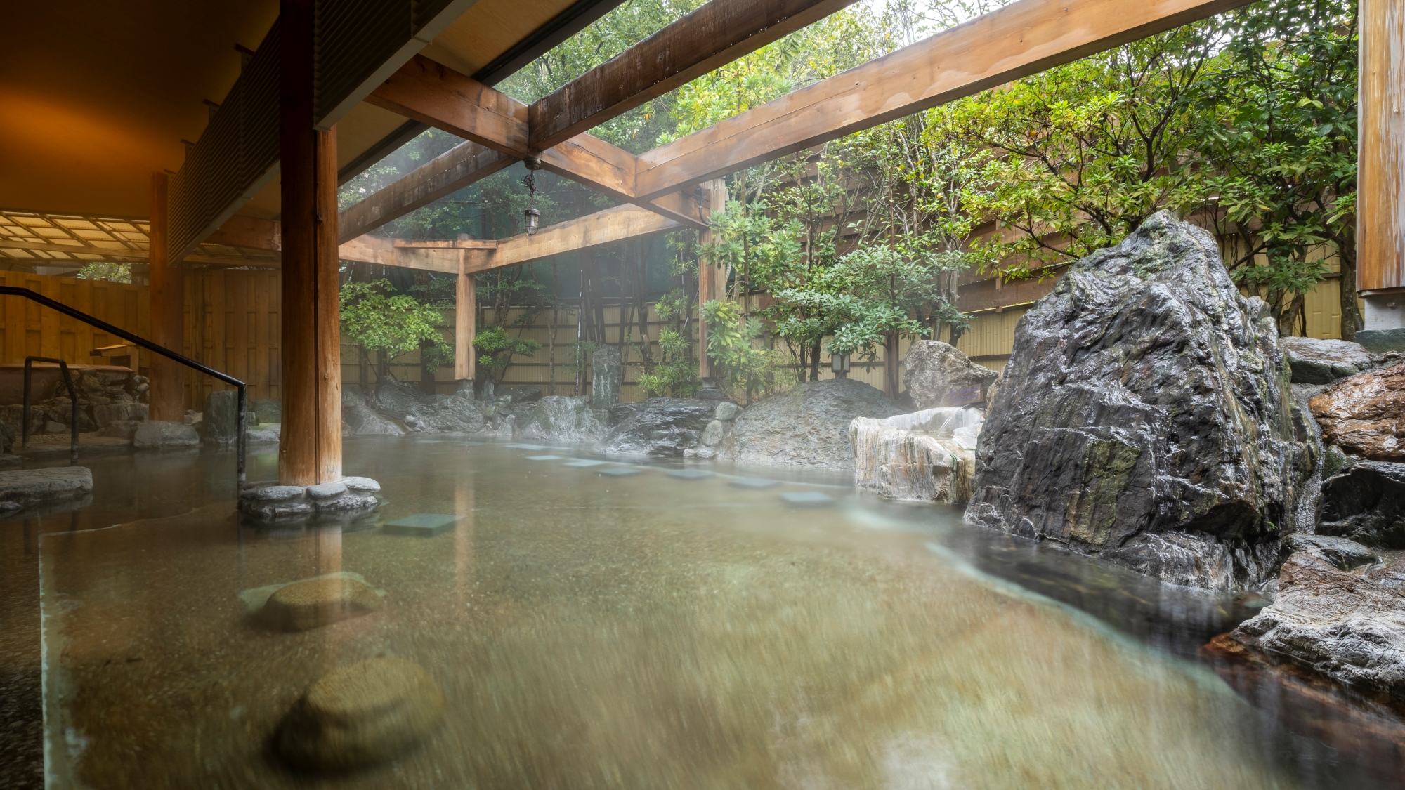夢殿　一の湯　庭園露天風呂