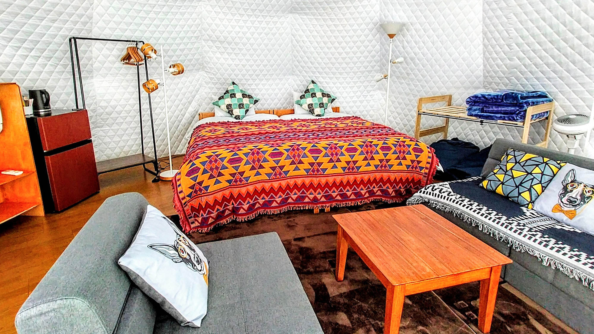 ・【G3】ドームテントにはベッド、冷蔵庫、冷暖房、電気ケトルなどを常備！無料Wi-Fiあり◎