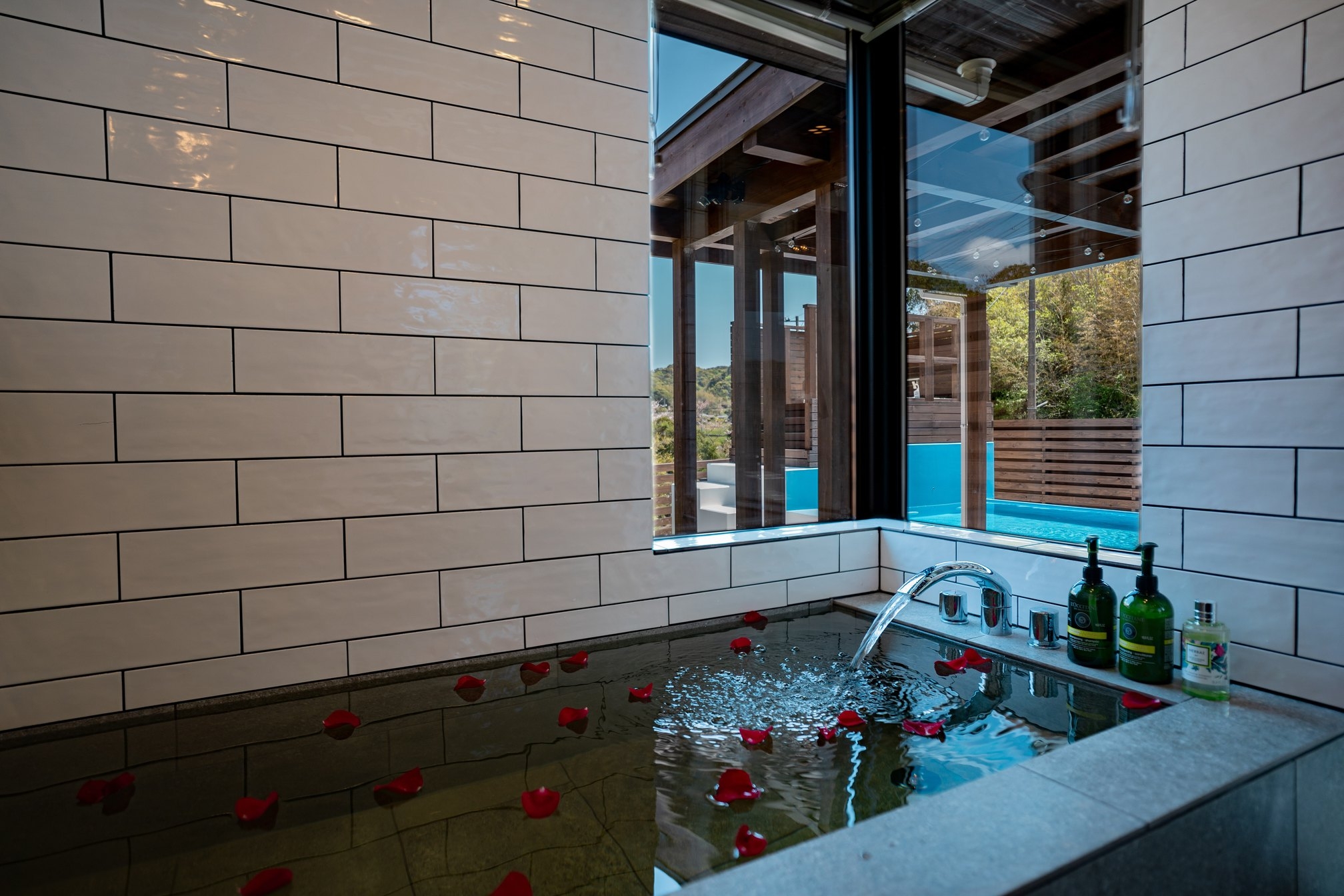 【10％OFF】【楽天スーパーSALE】プライベートプール＆露天ジャグジー完備のラグジュアリーヴィラ