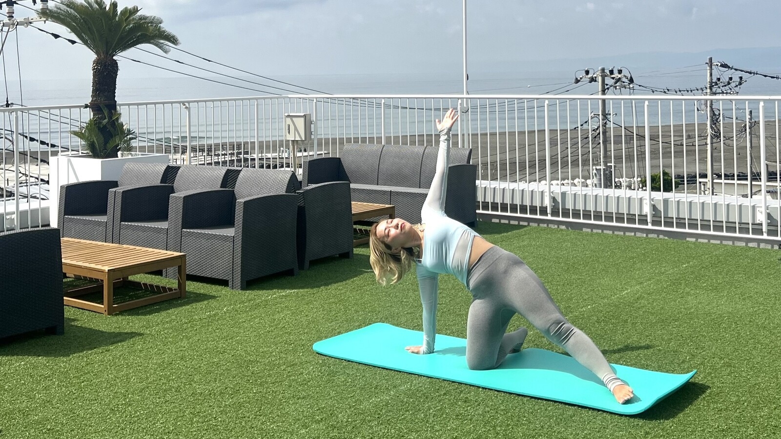 【ご褒美女子旅】まるで“海辺の別荘”｜海風と屋上絶景バレルサウナ堪能《贅沢時間》■乾杯ドリンク付き♪
