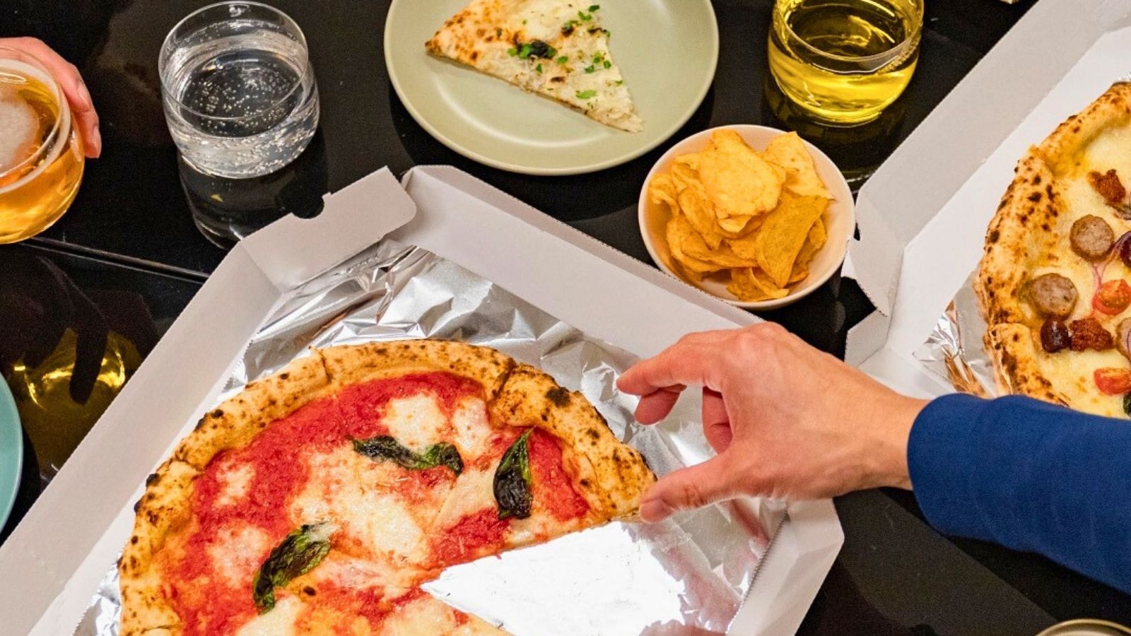 ゆとりのある客室だから、ピザパーティーもOK