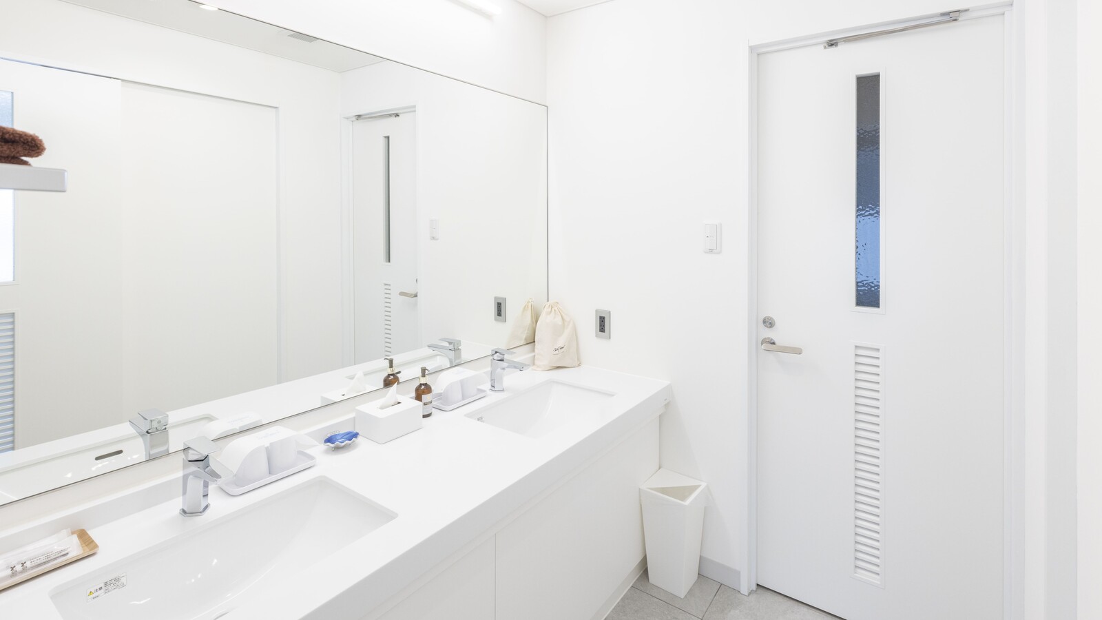 ＜102室　Seaside＞ バスルーム