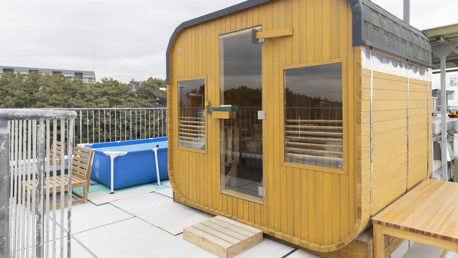 屋上　バレルサウナ