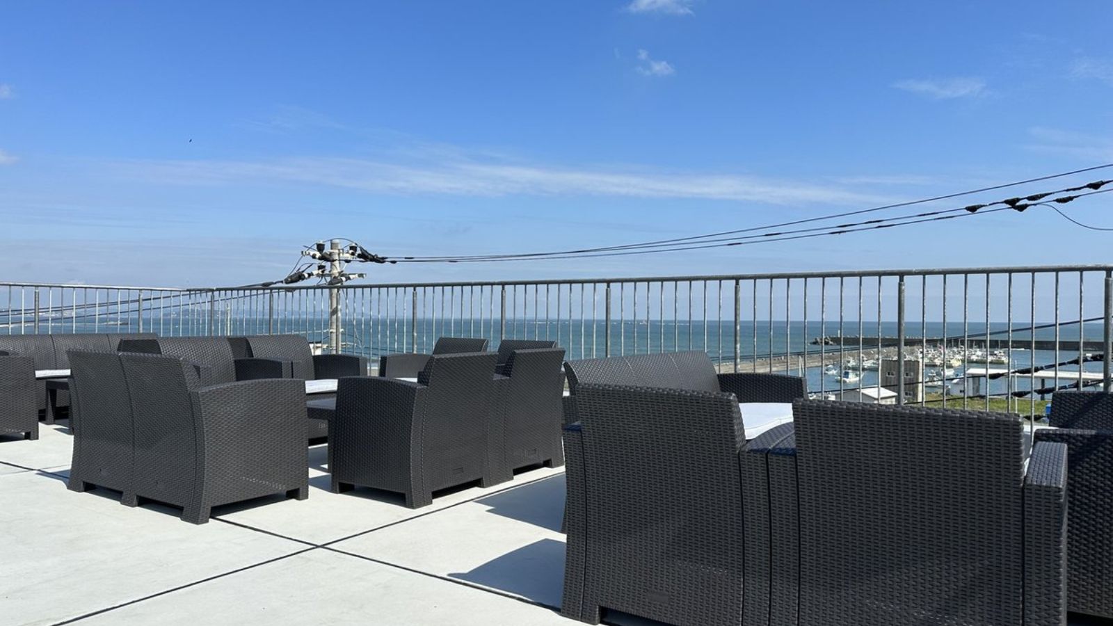 海を眺める、屋上テラス