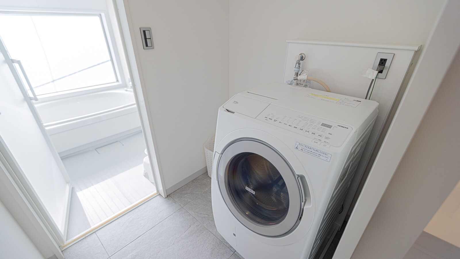 共通　バスルーム内　洗濯乾燥機