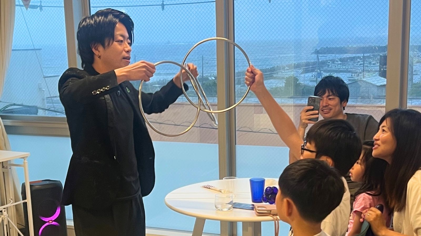 旅の夜を彩る、参加型マジックパフォーマンスも！