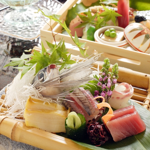 日本海の鮮魚と地元野菜をたっぷり