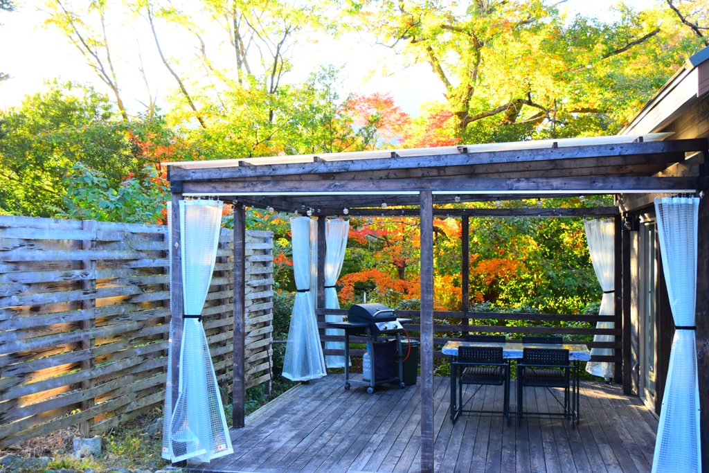 広いウッドデッキでBBQをお楽しみください。