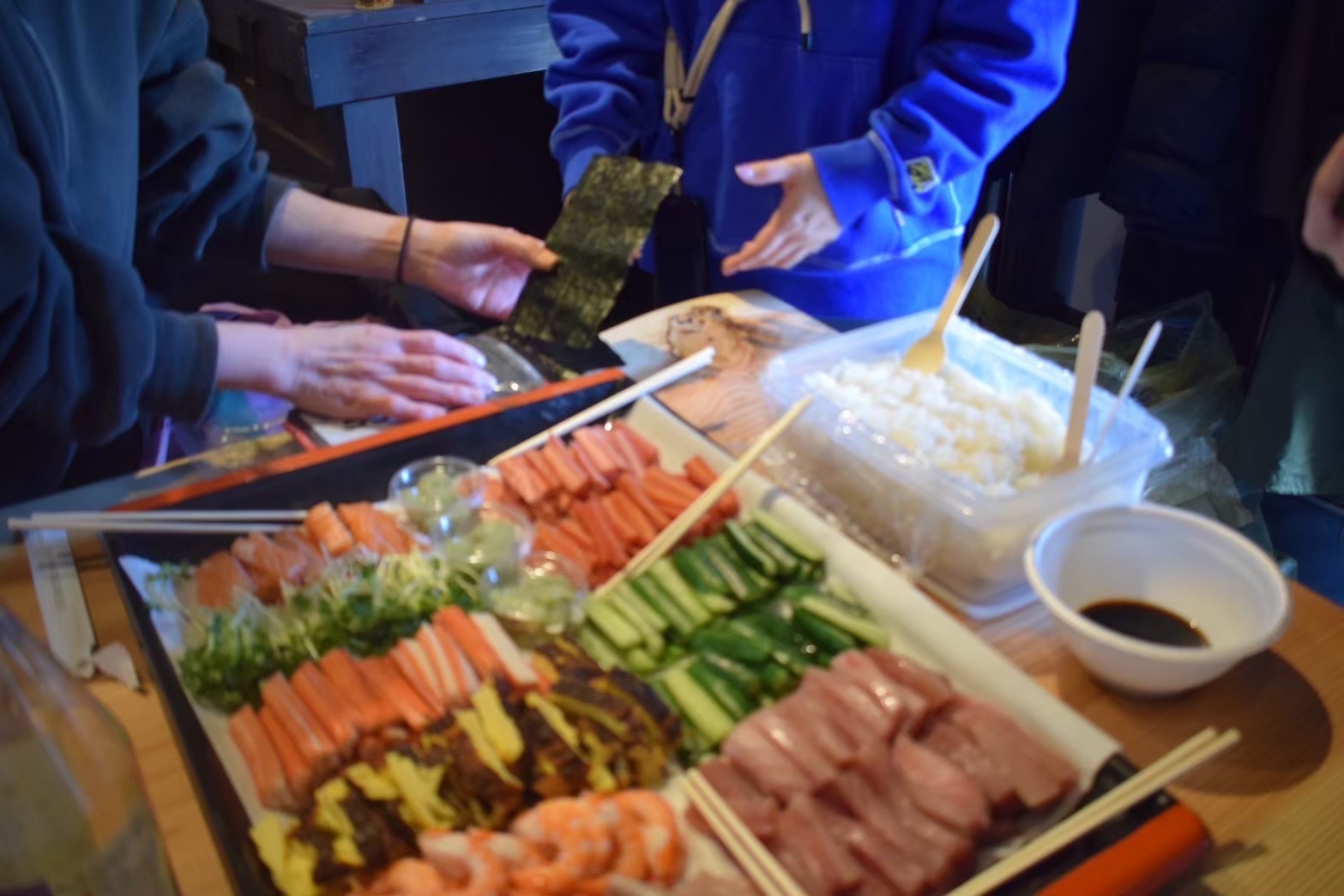 【　手巻き寿司体験付プラン　】　レストラン提供の品質の食材を、自分達で手巻き寿司を作りながら愉しめる