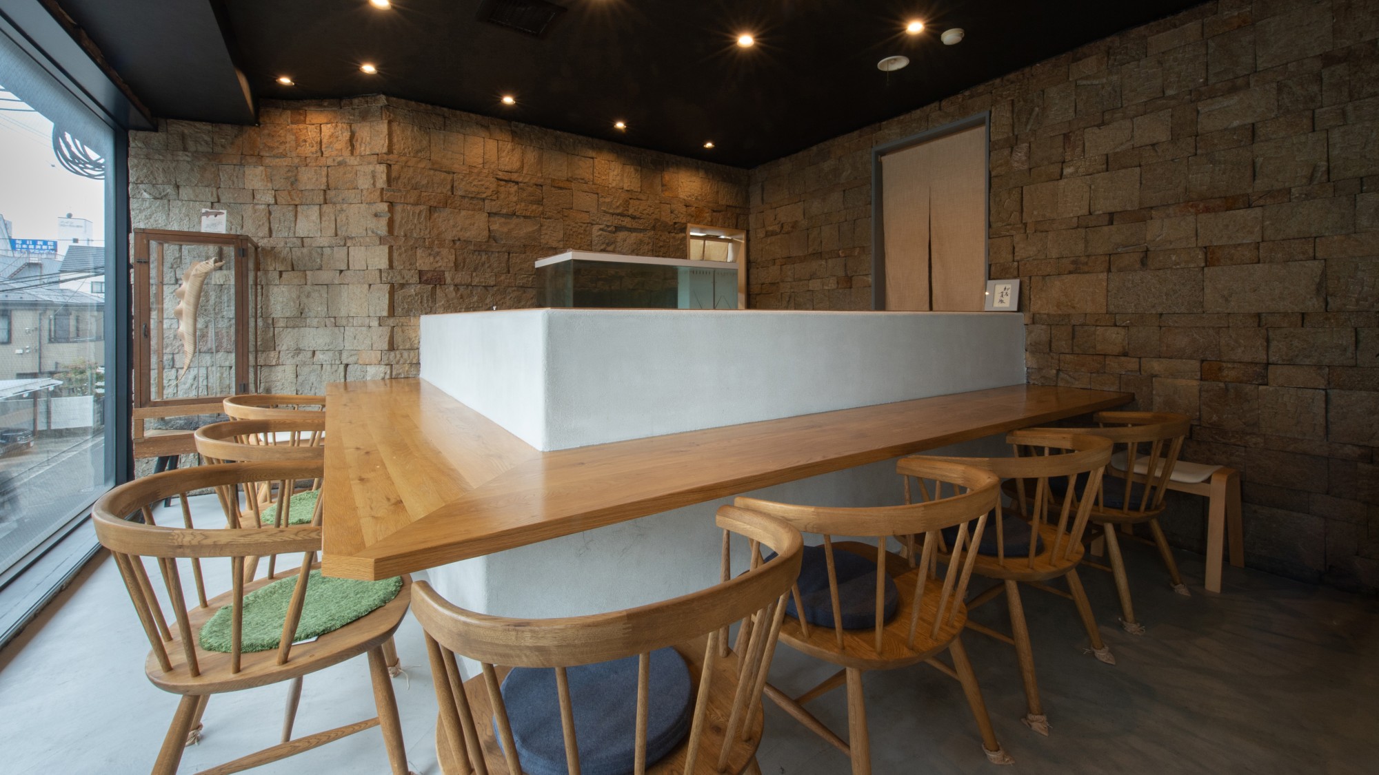 【　飲食店　】　和歌山市内の、「　紀州蔵～粋sui～　」で、夕食をお召し上がり頂けます。
