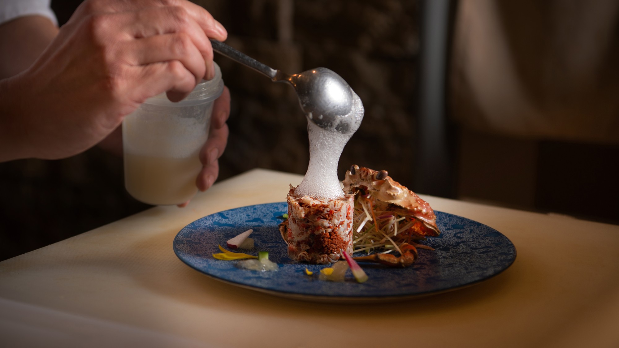 【夕食料理（一例）】魚料理　／　毛ガニのカクテル　　※オーナー経営している飲食店で提供