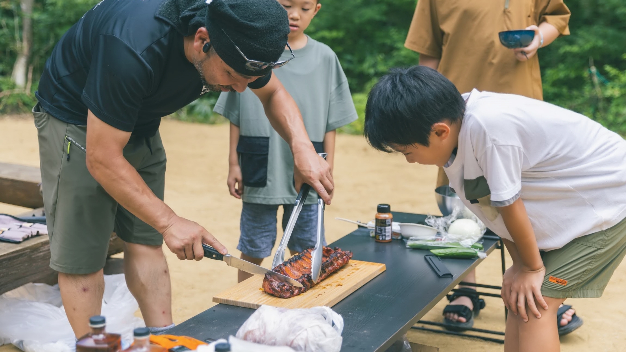 *BBQ一例／骨付き肉を豪快にブロックでグリル！バーベキューの醍醐味です。