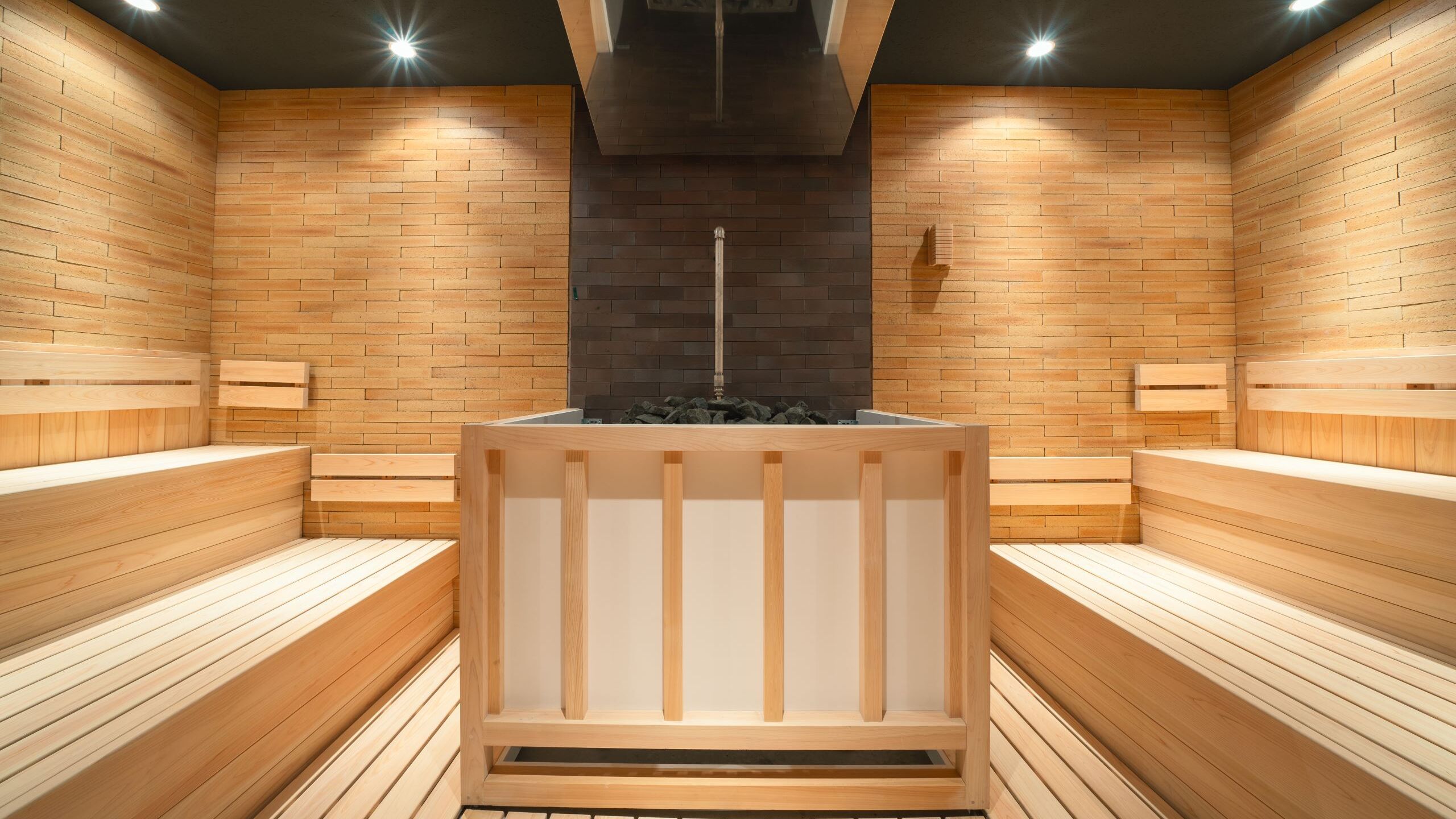 大浴殿内にはドライ式のサウナを設置しております