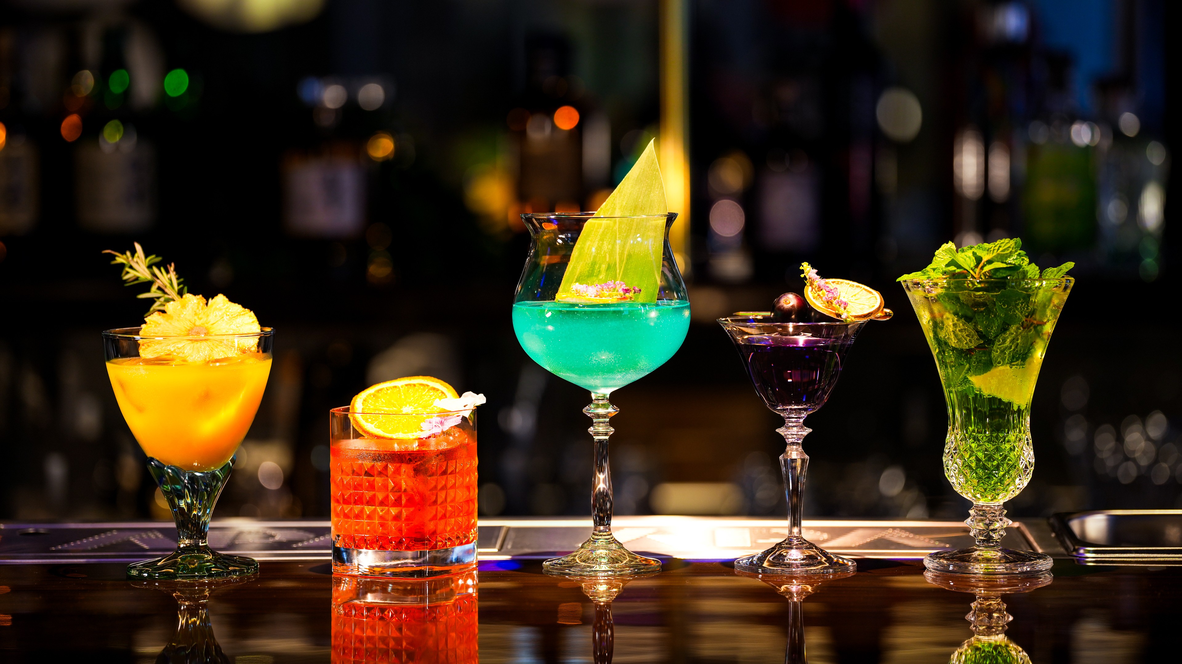 国産ウイスキーとカクテルを楽しむホテルバー/2階