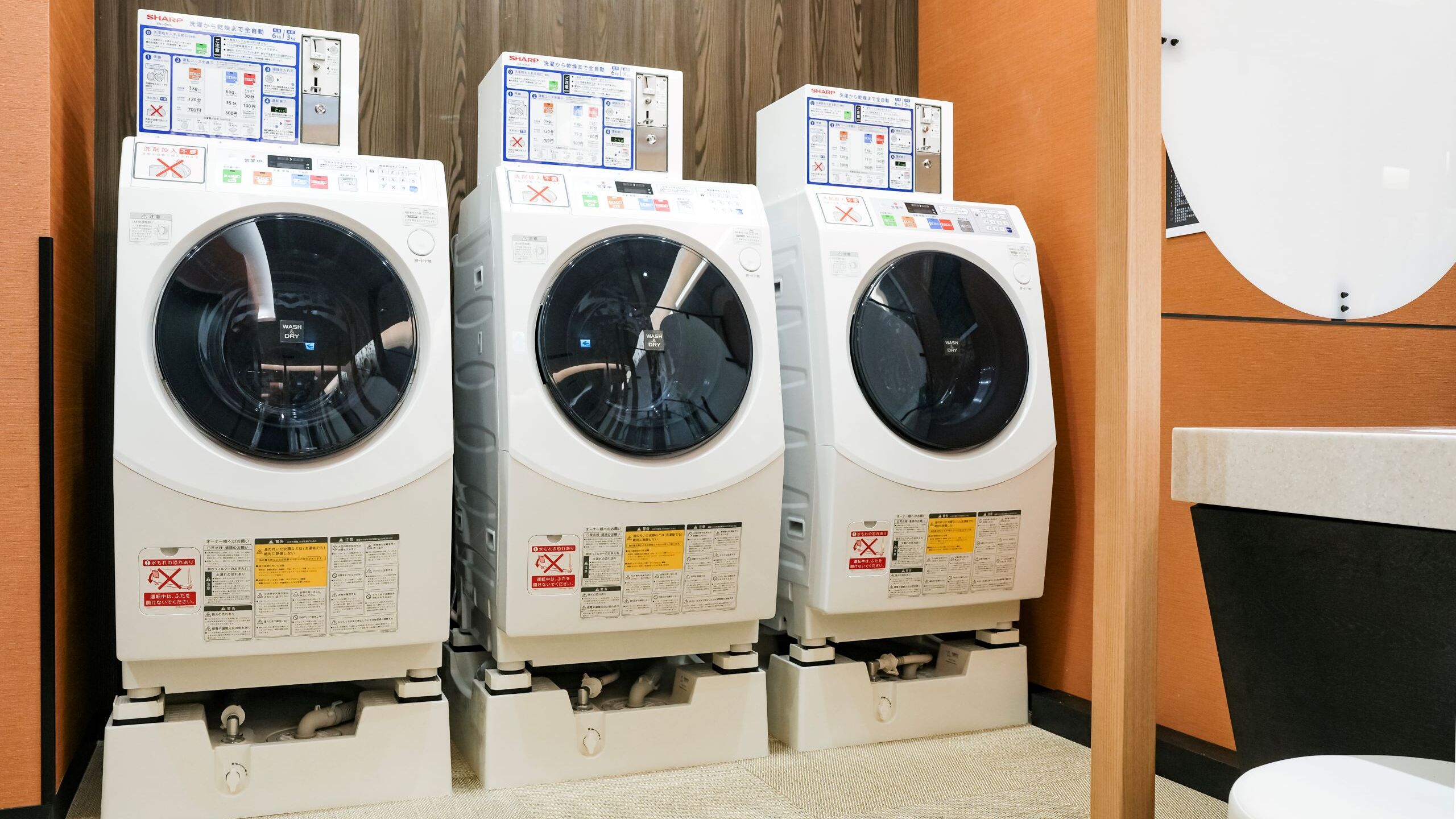 脱衣所内ドラム式洗濯乾燥機