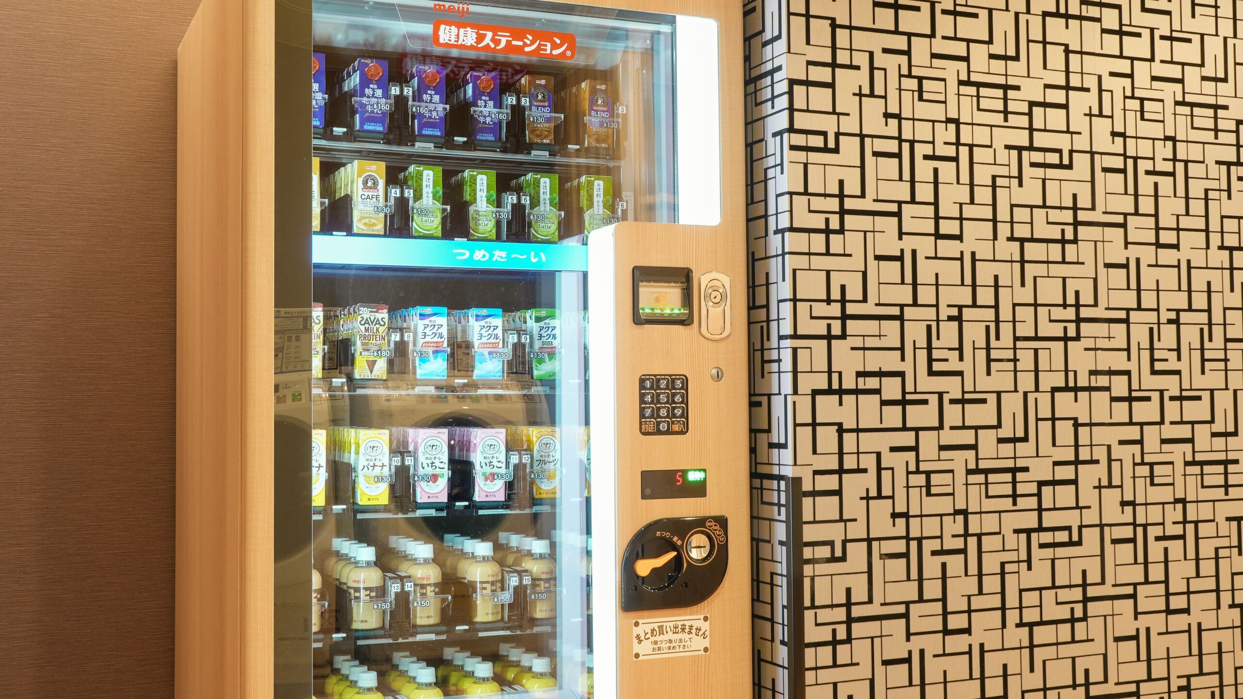 脱衣所内自動販売機