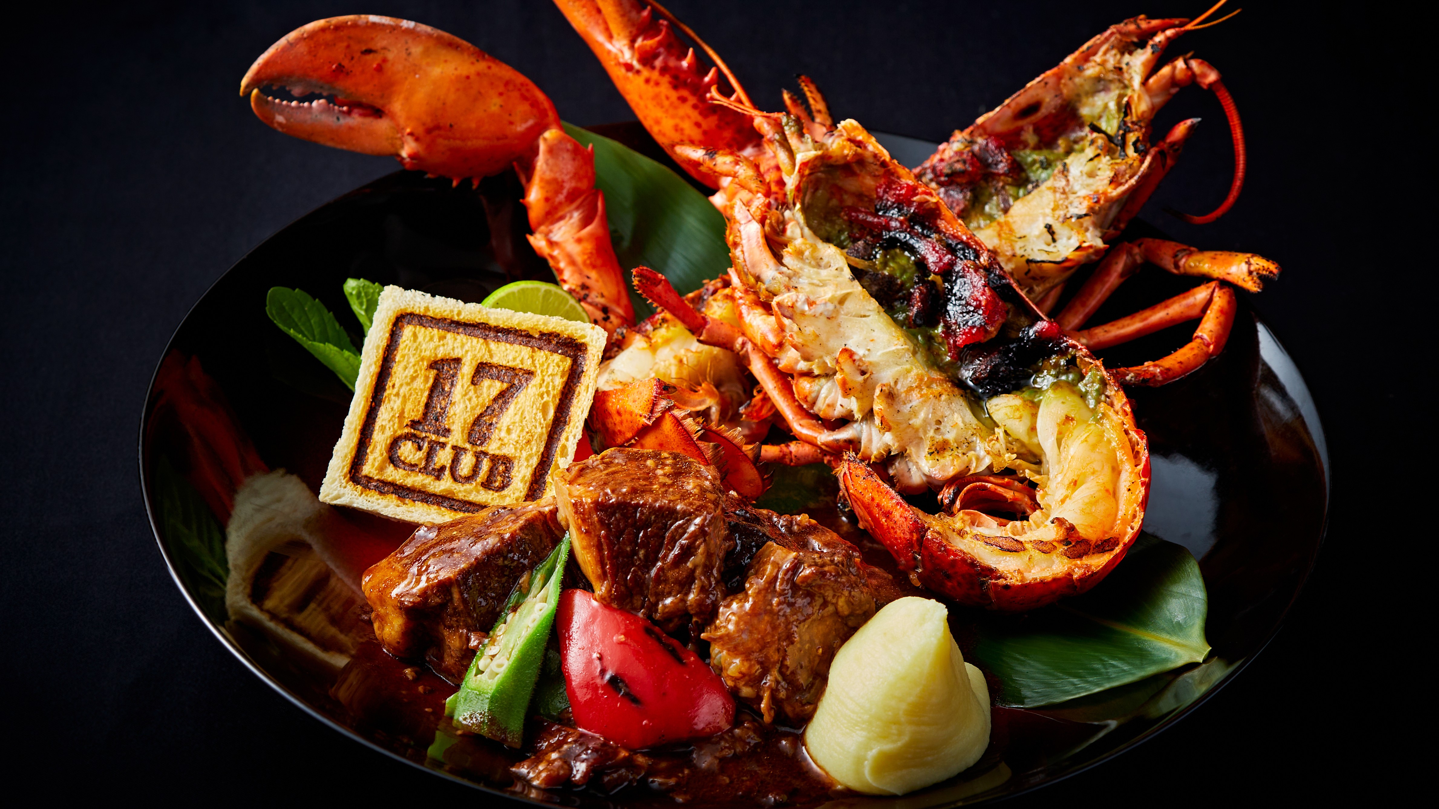 国産牛を使ったサーフ＆ターフ/2階