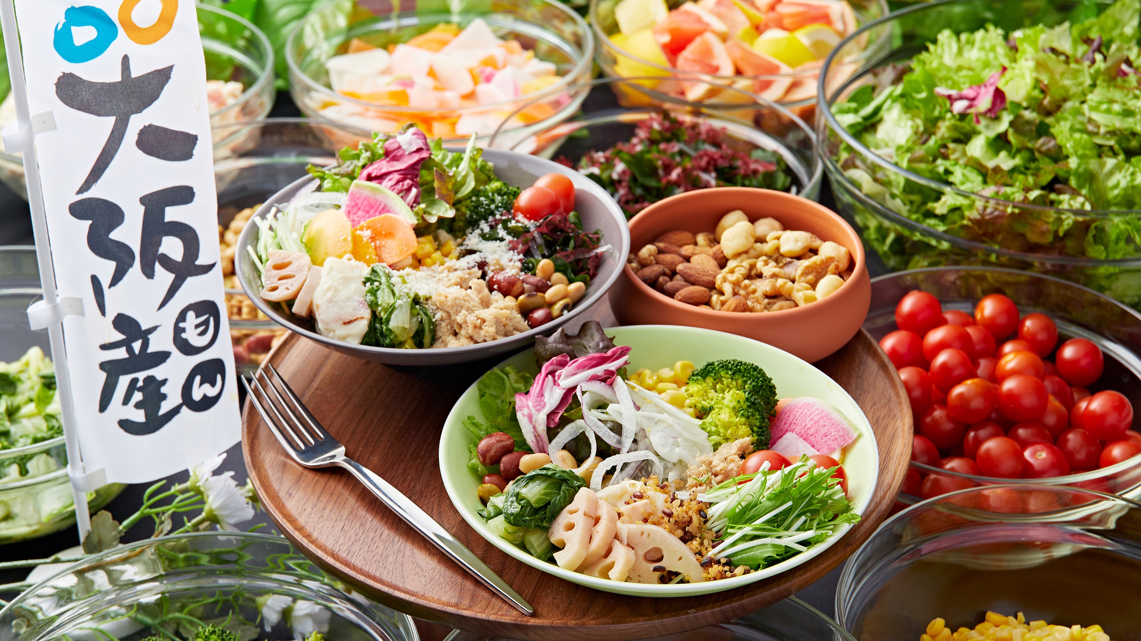 17CLUB 特製サラダ（大阪もん野菜など17種類のカスタムサラダ）/2階