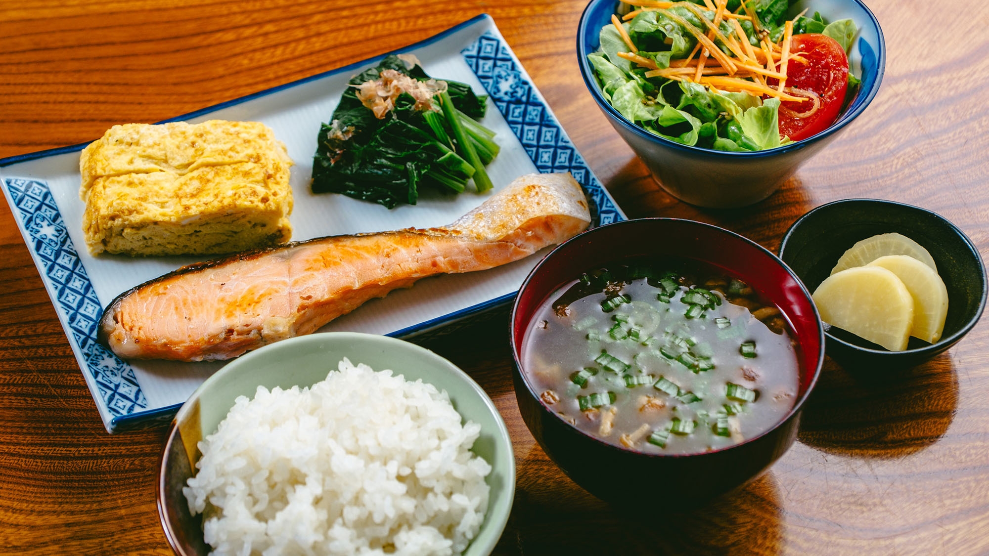 【夕朝食付】旅で疲れた身体も元気いっぱいに！地元食材を美味しく頂こう！
