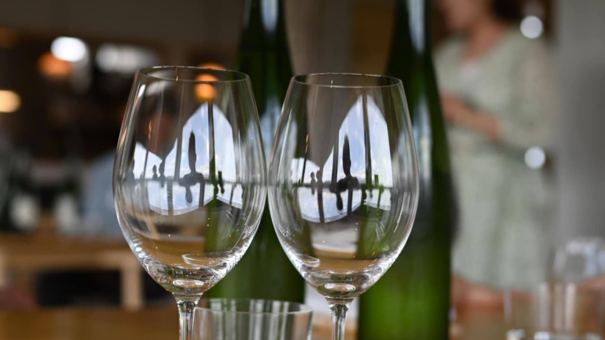 ・【レストラン】ワインは常時30～50種をご用意。別料金でお楽しみいただけます