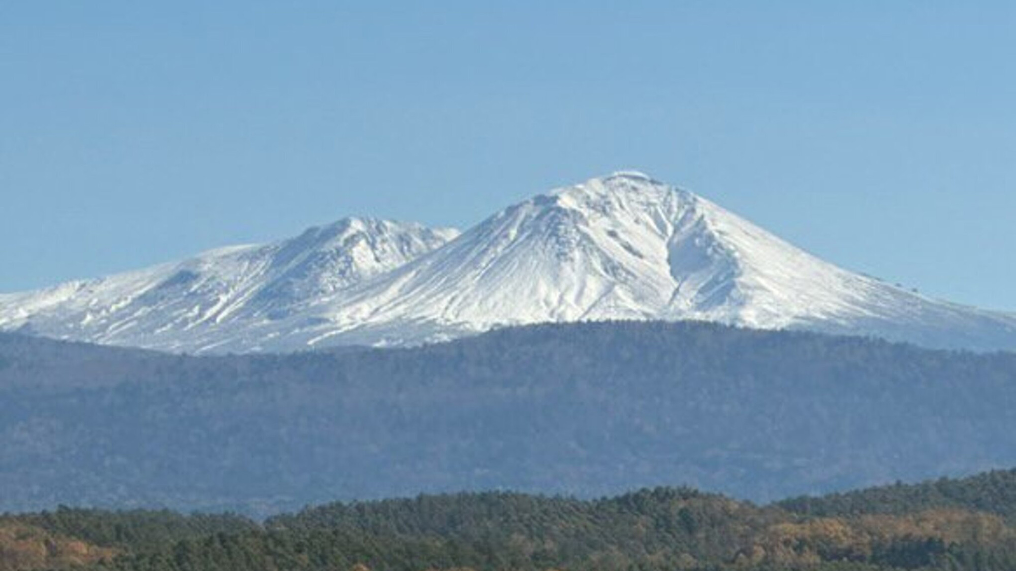 ・【景色】天気がよい日には旭岳や十勝連峰を一望することができます