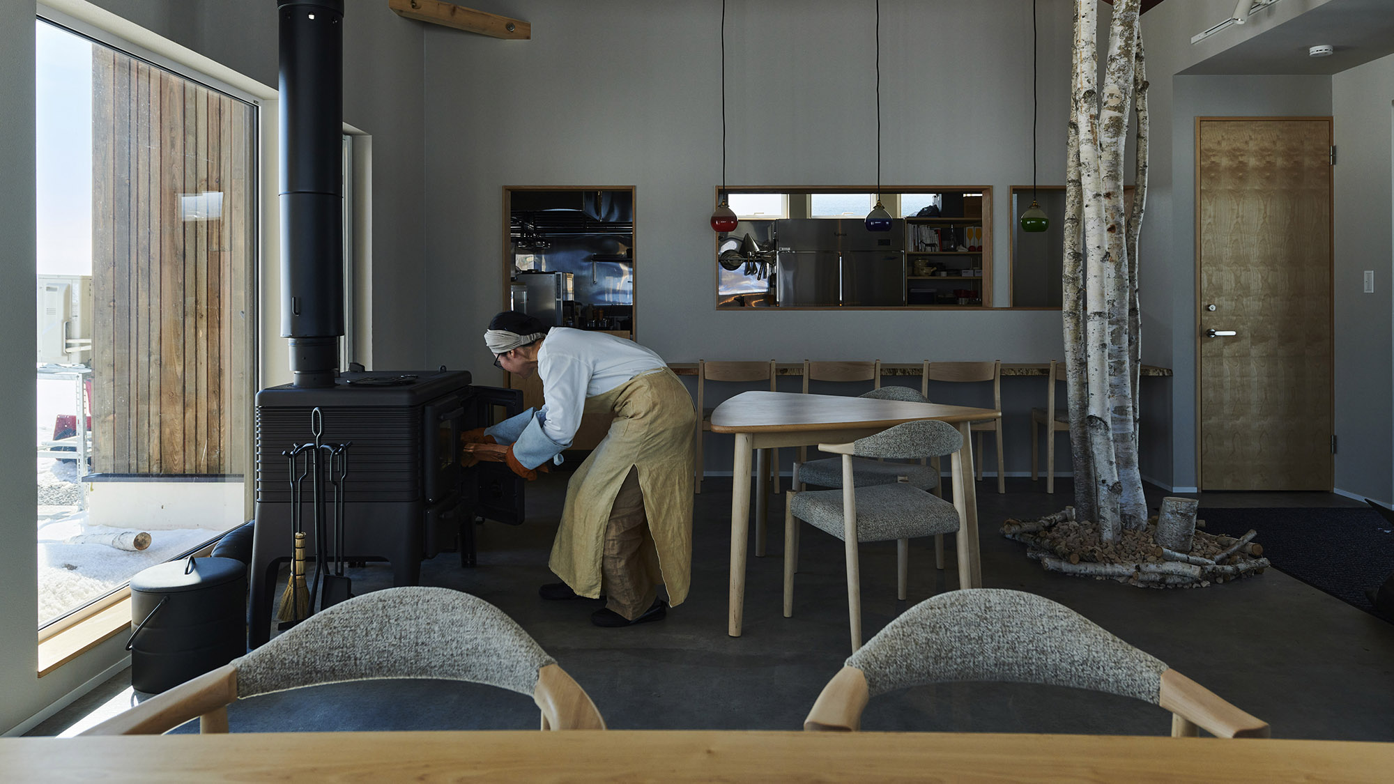 ・【レストラン】薪ストーブのオーブンで作る、素材本来の味を活かした逸品料理