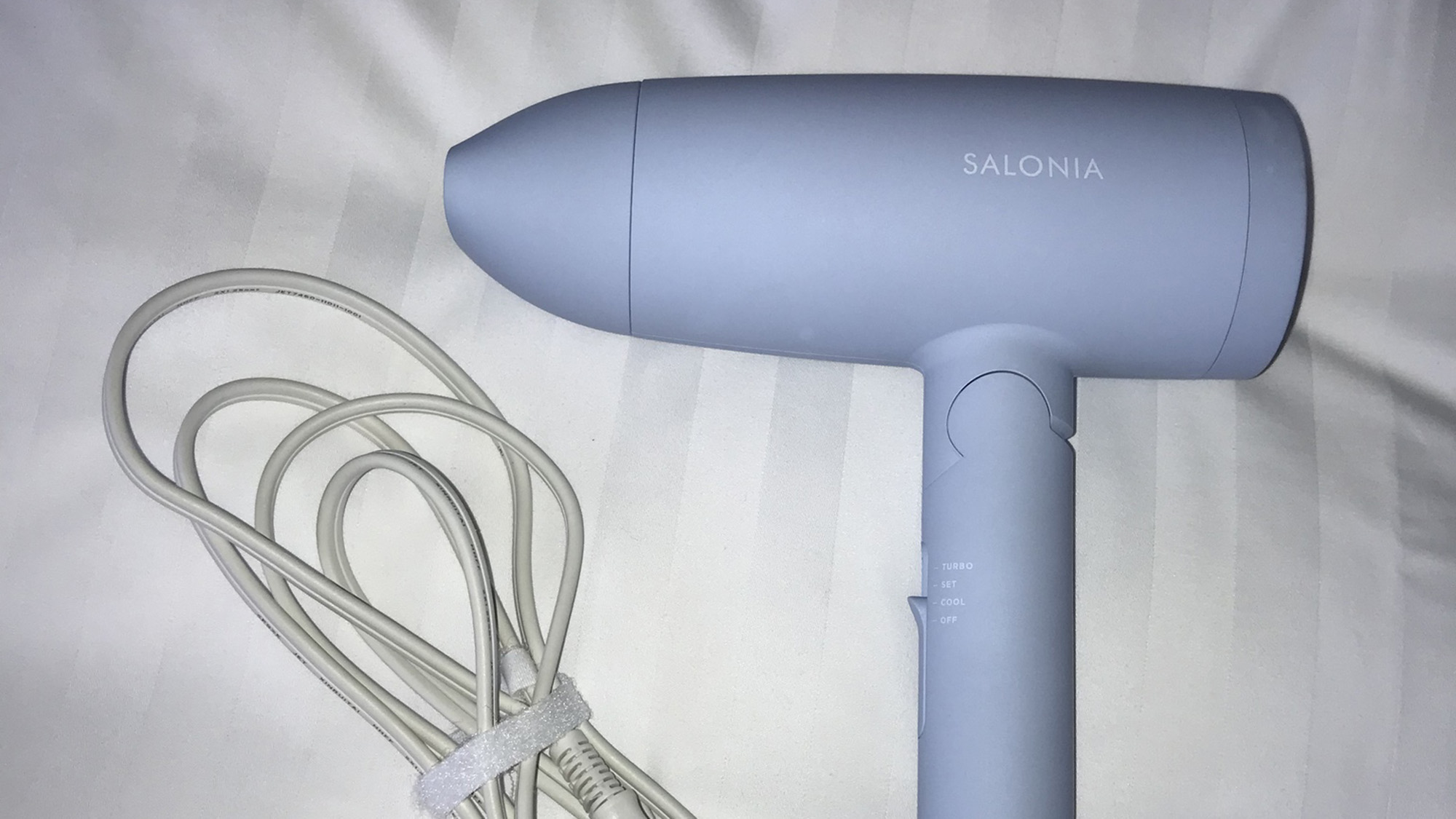 ・【アメニティ】シンプルなデザインで人気のサロニアのドライヤーを完備