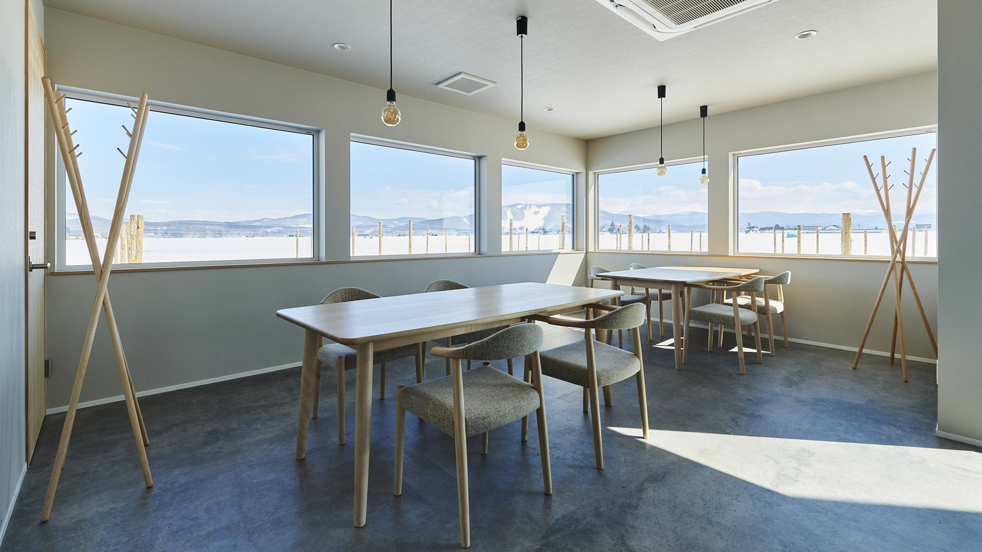 ・【レストラン】東川の豊かな自然を眺めながら、美食を心ゆくまで食事を堪能ください