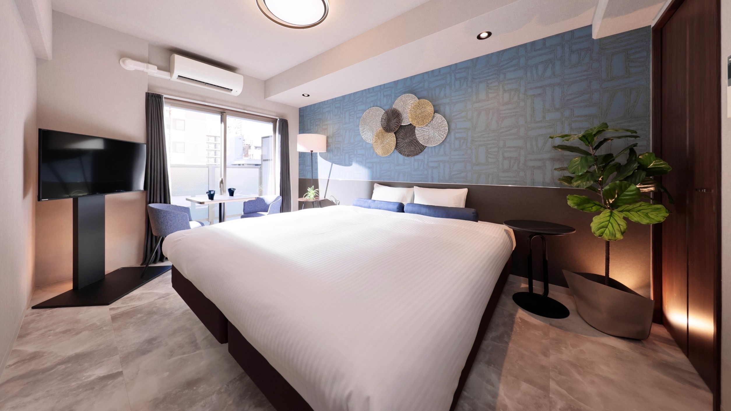 ダブルベット（180×200）1台/洗濯機/簡易キッチン/電子レンジ/浴室乾燥機能付き/個別空調/スマートテレビ/冷蔵冷凍庫