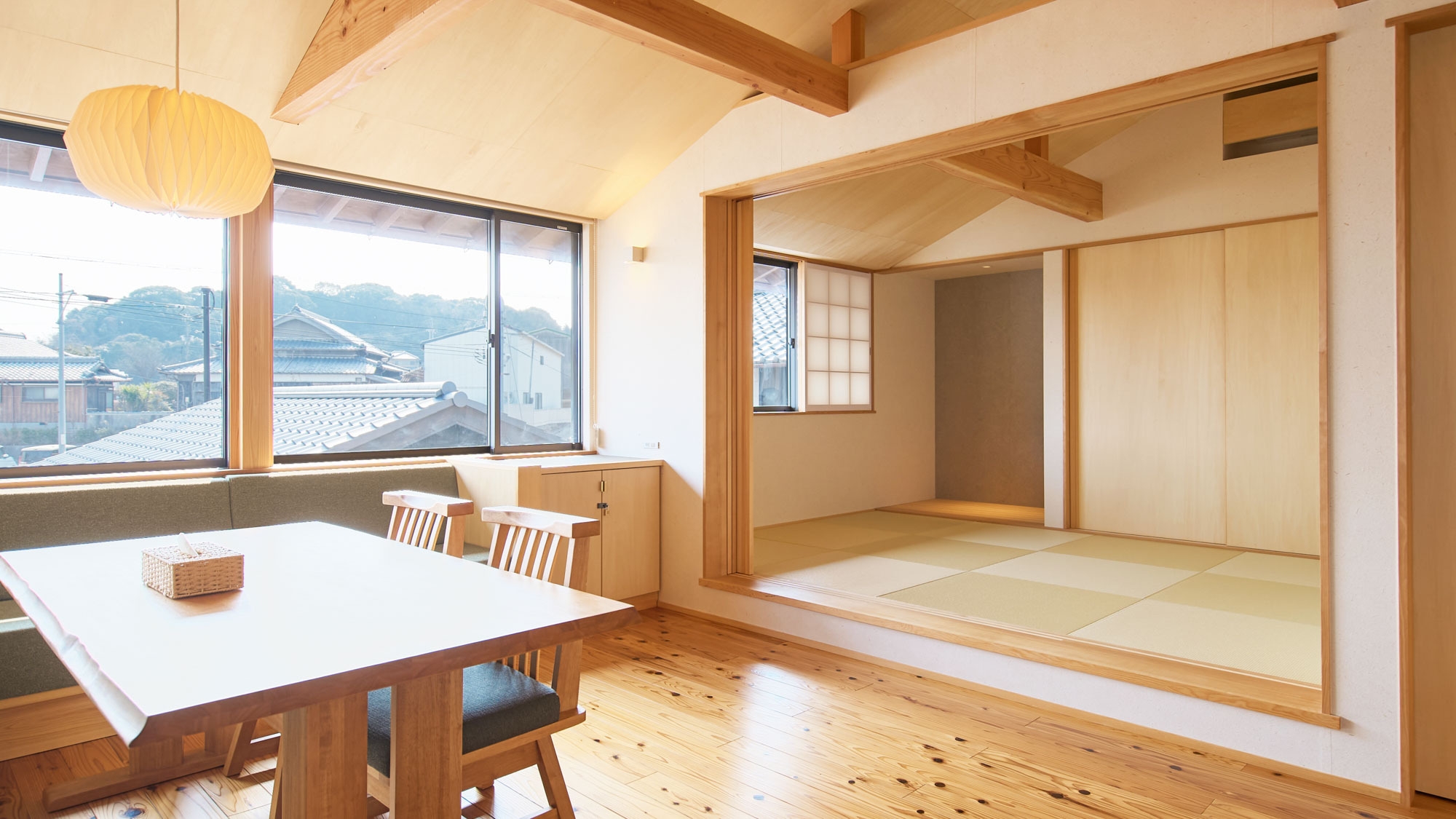 【素泊まり】伊弉諾神宮すぐ。木と畳の香りに癒されるくつろぎ空間