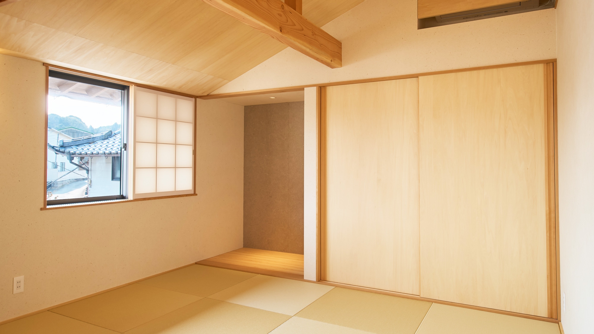 【素泊まり】伊弉諾神宮すぐ。木と畳の香りに癒されるくつろぎ空間