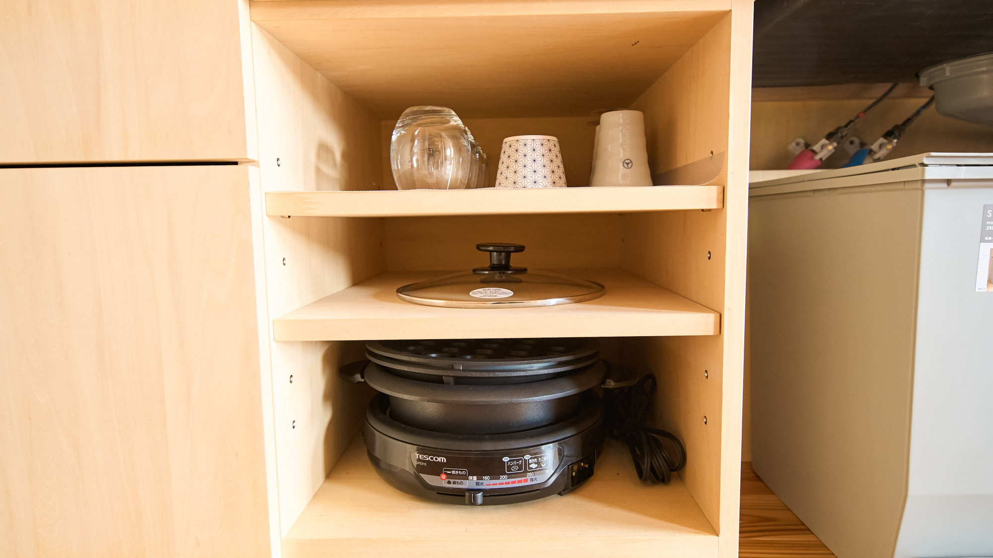 キッチン備品：食器類、グリル鍋