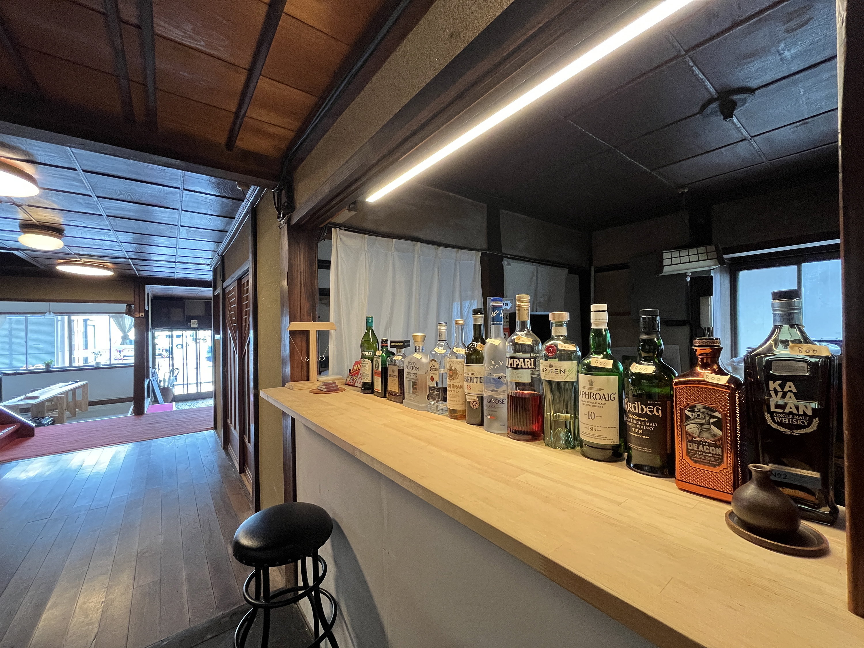 ラウンジ＆BAR 管理人セレクトの美味しいお酒をぜひ！