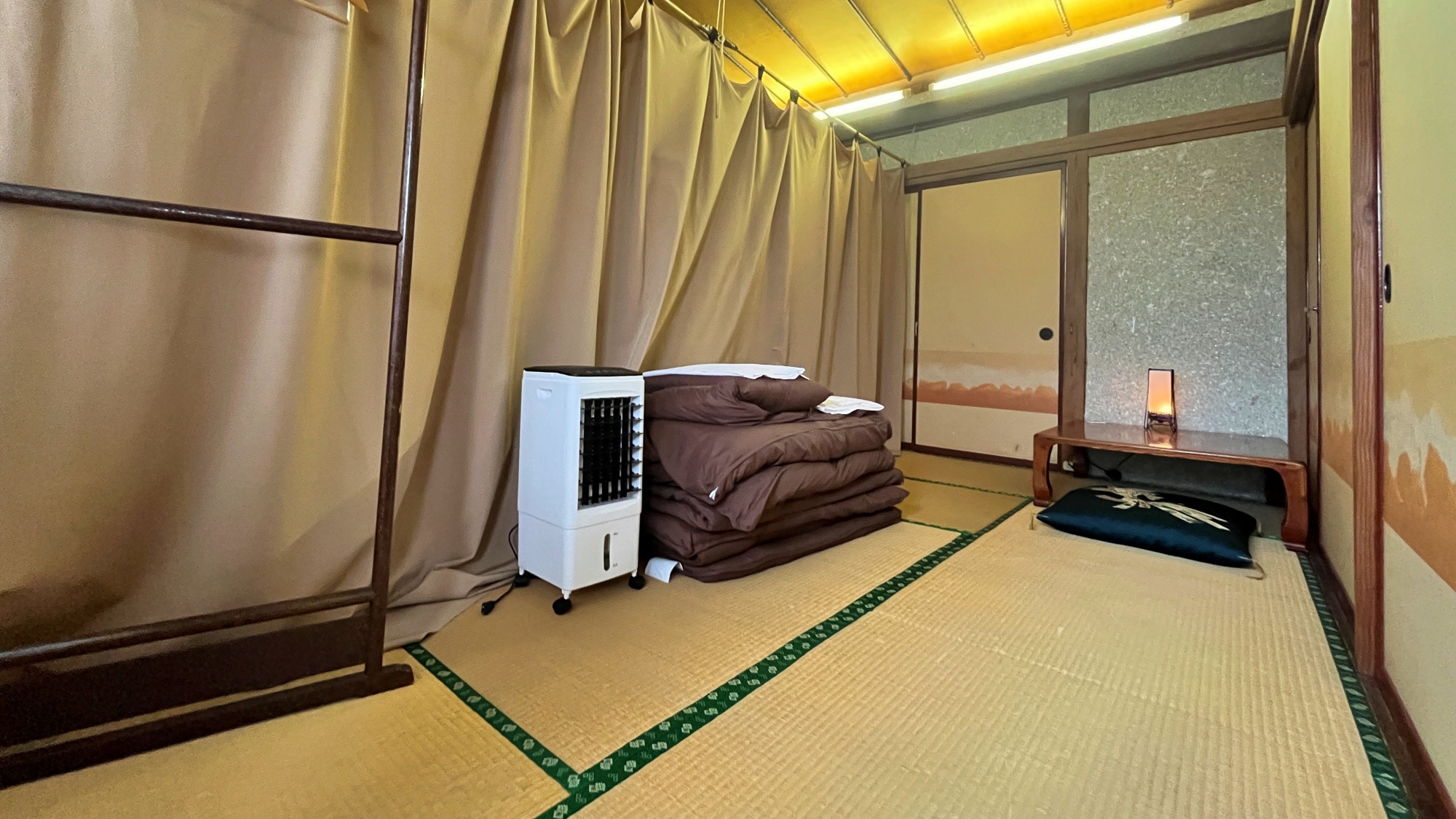 【男性専用】カーテンで区切られた相部屋・おひとりさま専用 (14)