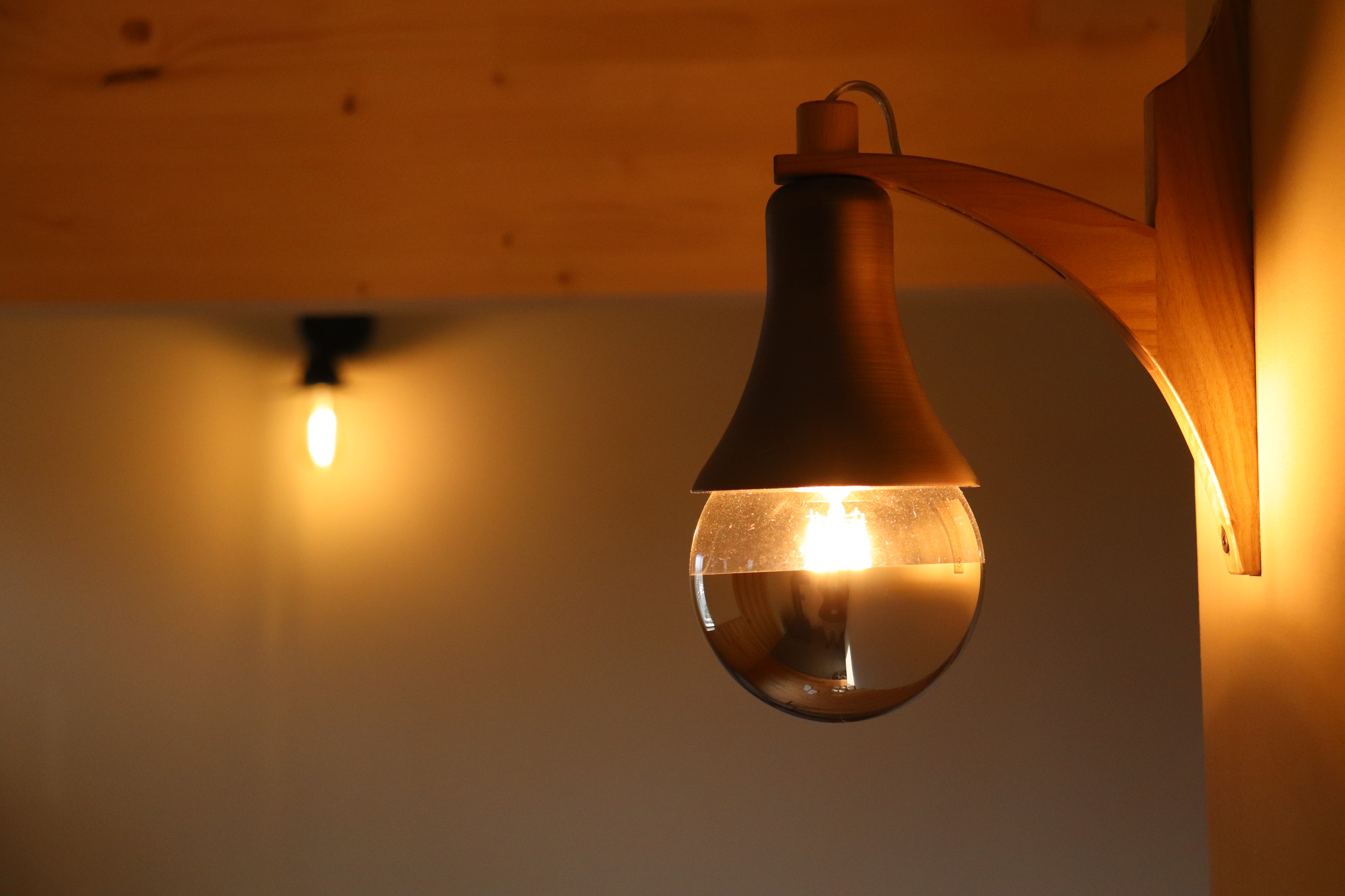 【Garden】玄関を照らすウッドライト