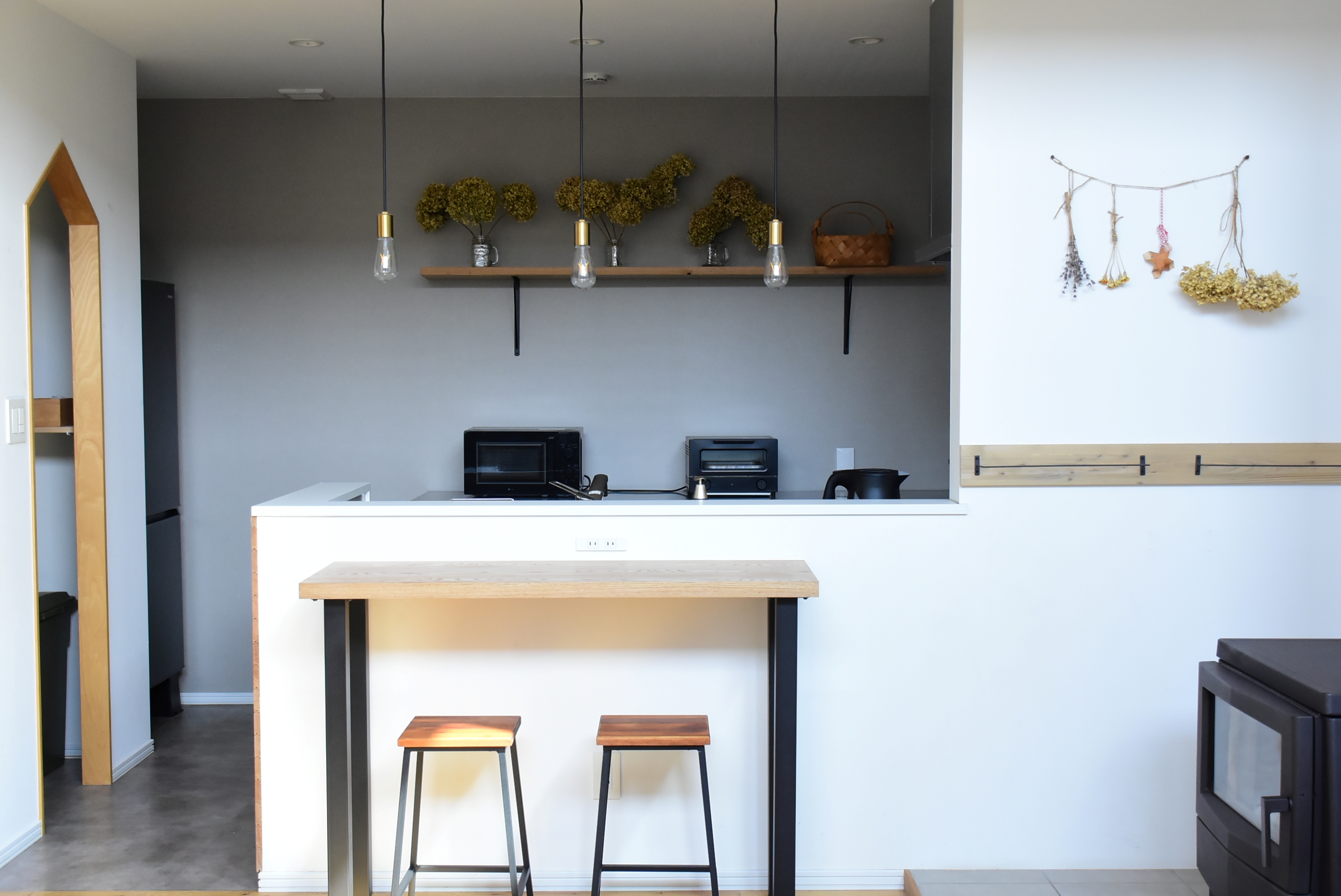 【Larch】リビング 対面キッチンのカウンター