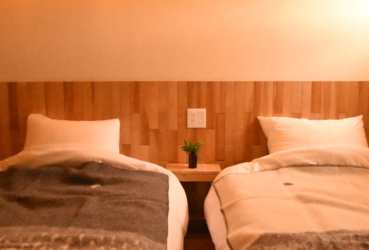 【Garden】ゆったりとくつろげるセミダブルベッド