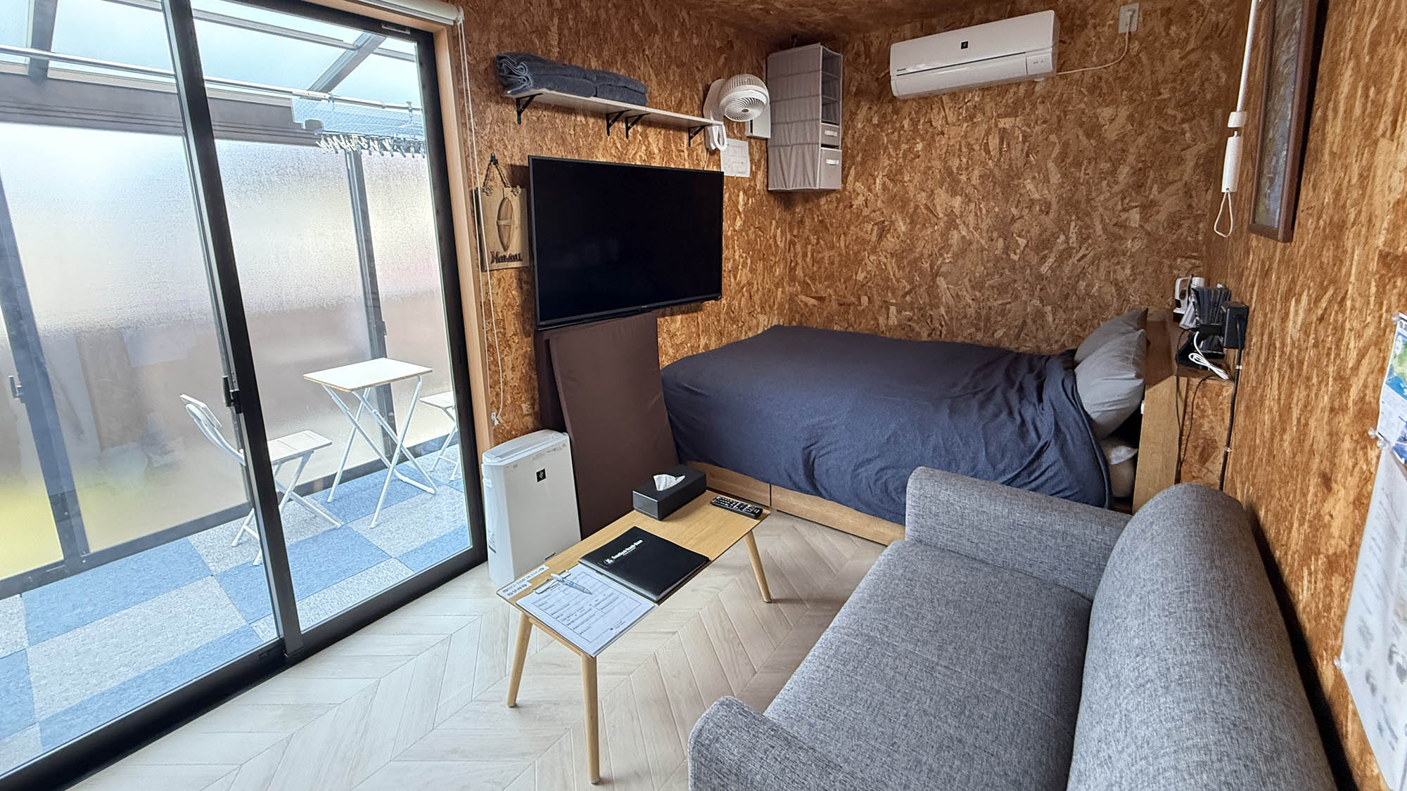 ・【デラックスダブル/室内】地域の観光情報も充実。休暇もビジネスも長く楽しめるお部屋です