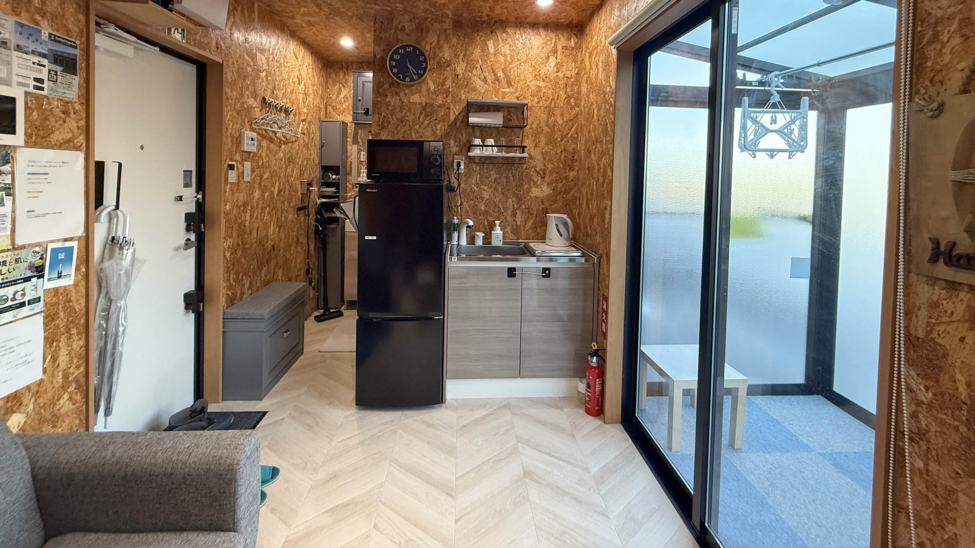 ・【デラックスダブル/キッチン】外食続きの心配なし。ミニキッチン完備で自炊派にもうれしい設備です