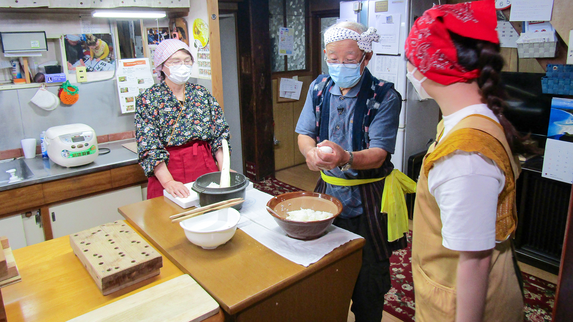 きりたんぽ体験　きりたんぽの作り方をご夫婦で優しく教えてくださいます♪