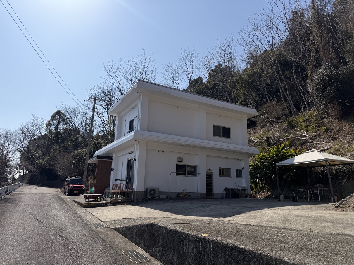 【1〜5名様予約料金プラン／一棟貸し】翌日は12時迄！高台から海を眺め、のんびりBBQ！