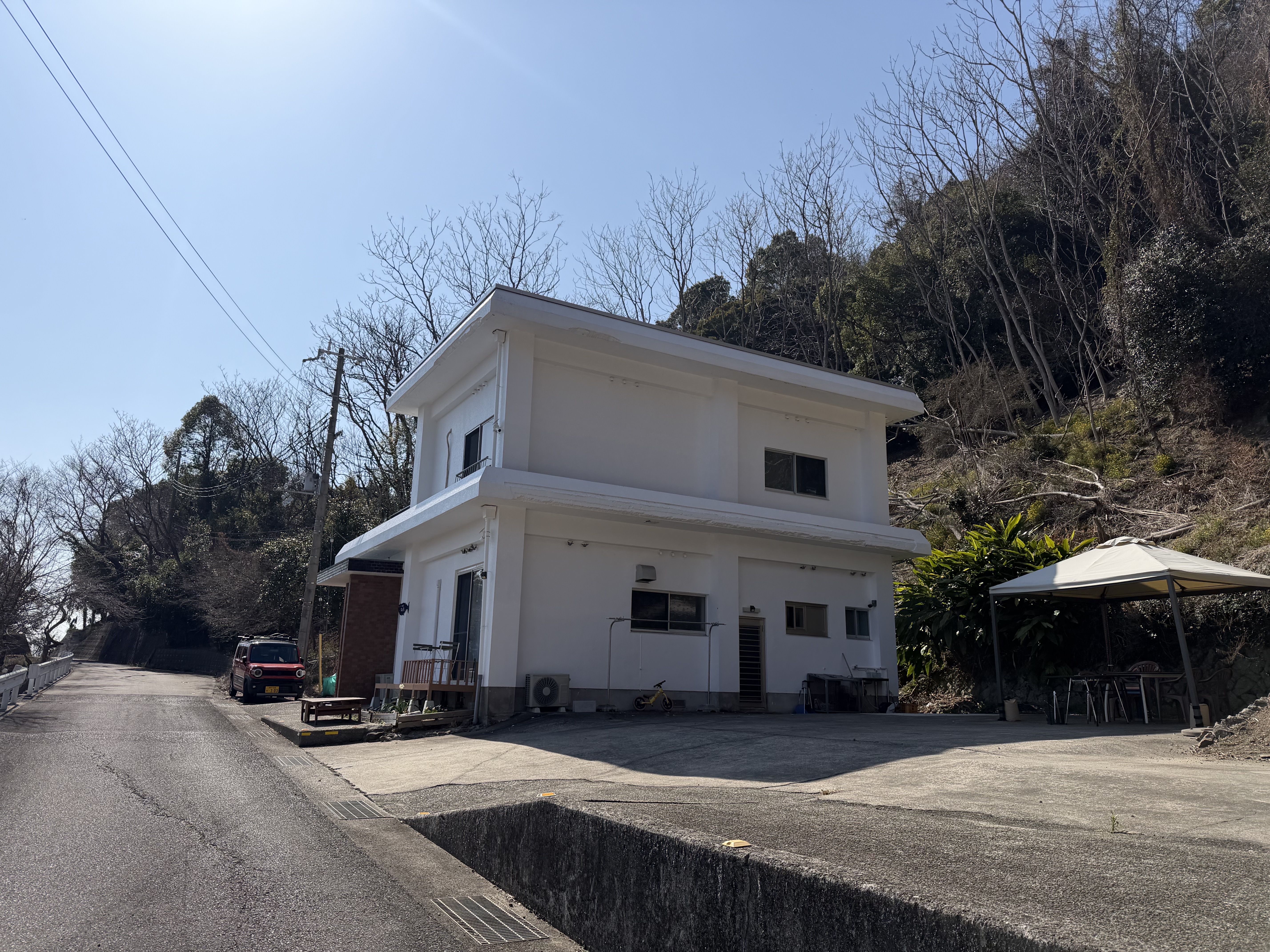 貸別荘の横の駐車場