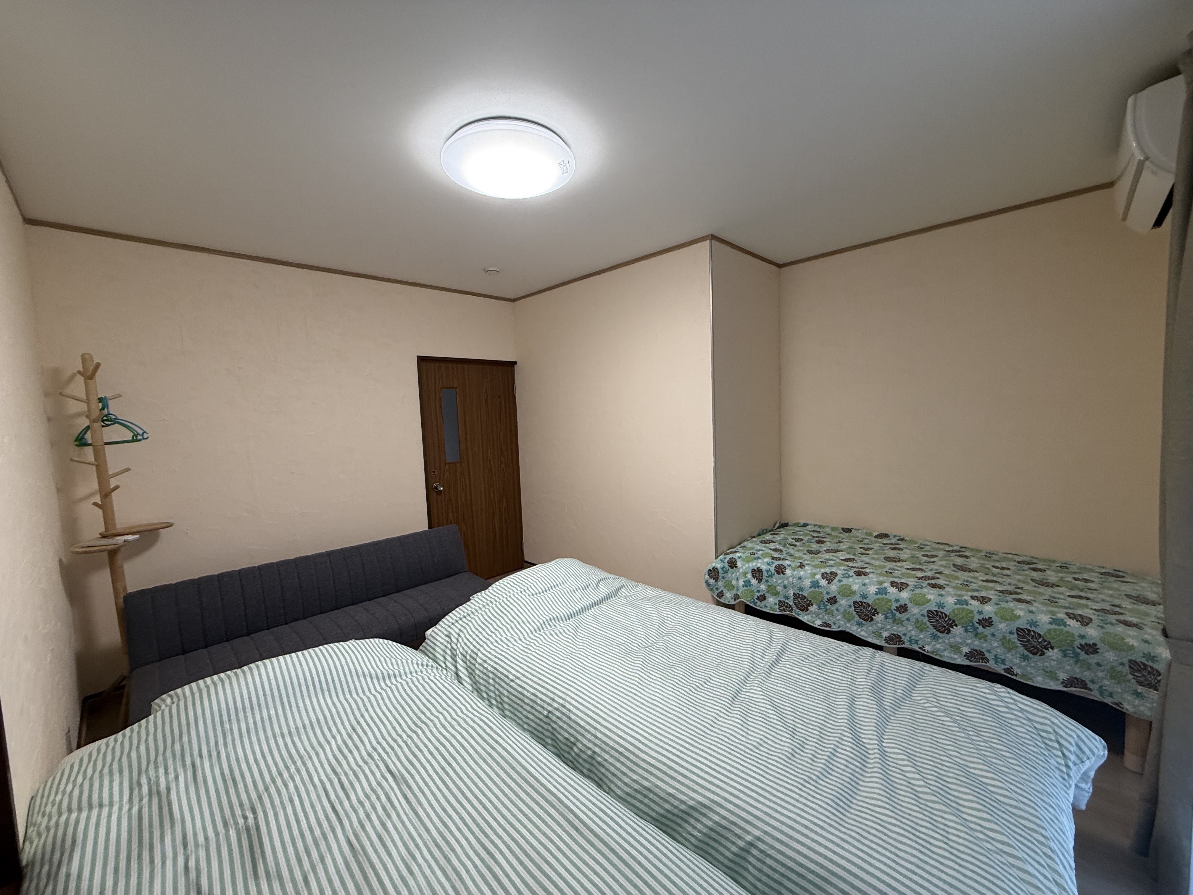 2階寝室（ベッド3台、ソファベッド）