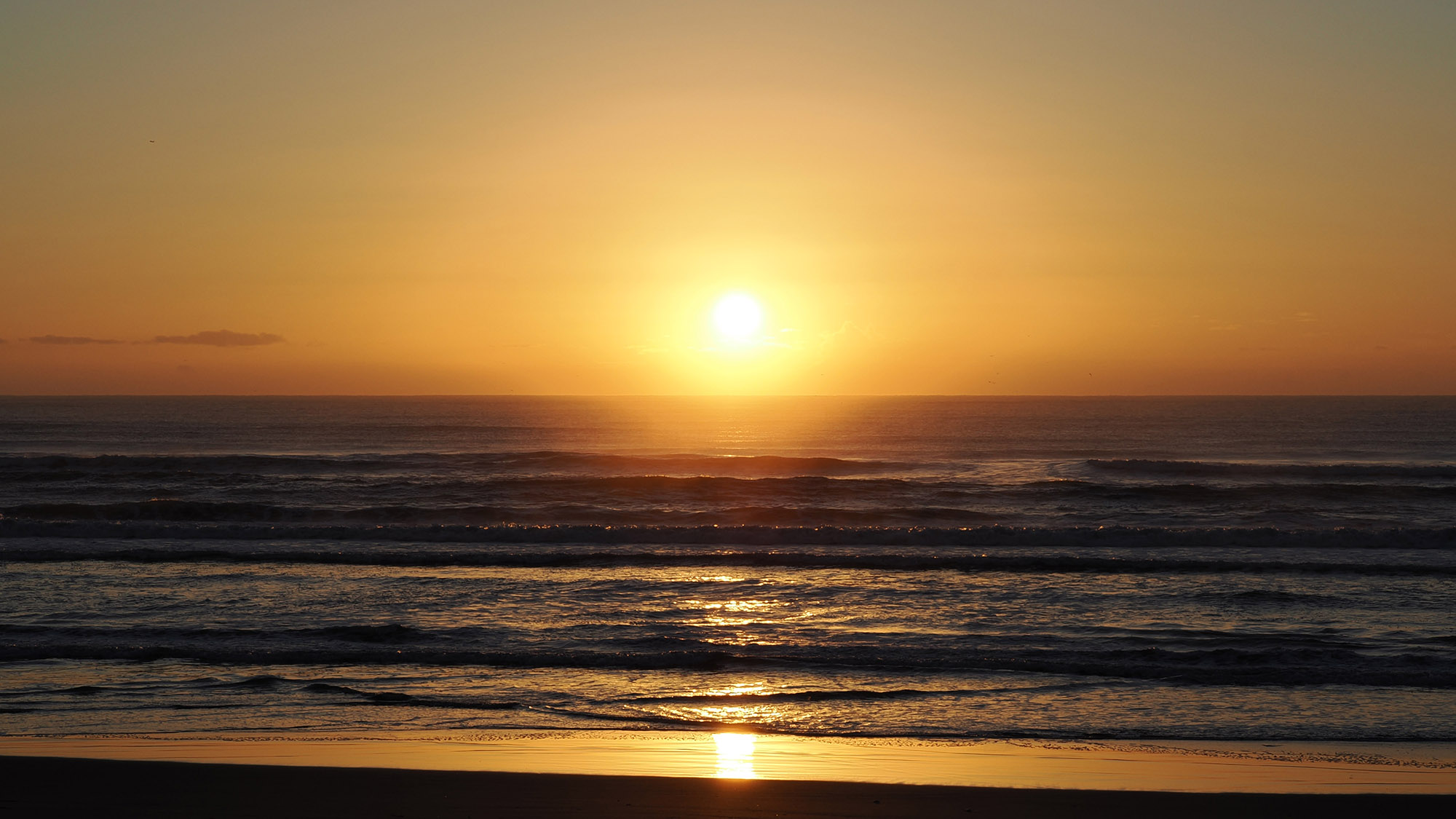 ・【海】太平洋に沈む夕陽。雄大な景色は忘れられない旅の思い出になるでしょう