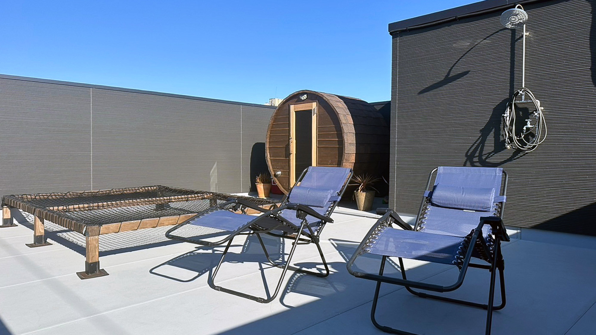 ・【サウナ】潮の香りが感じられる海風に身を委ね、外気浴をお楽しみください