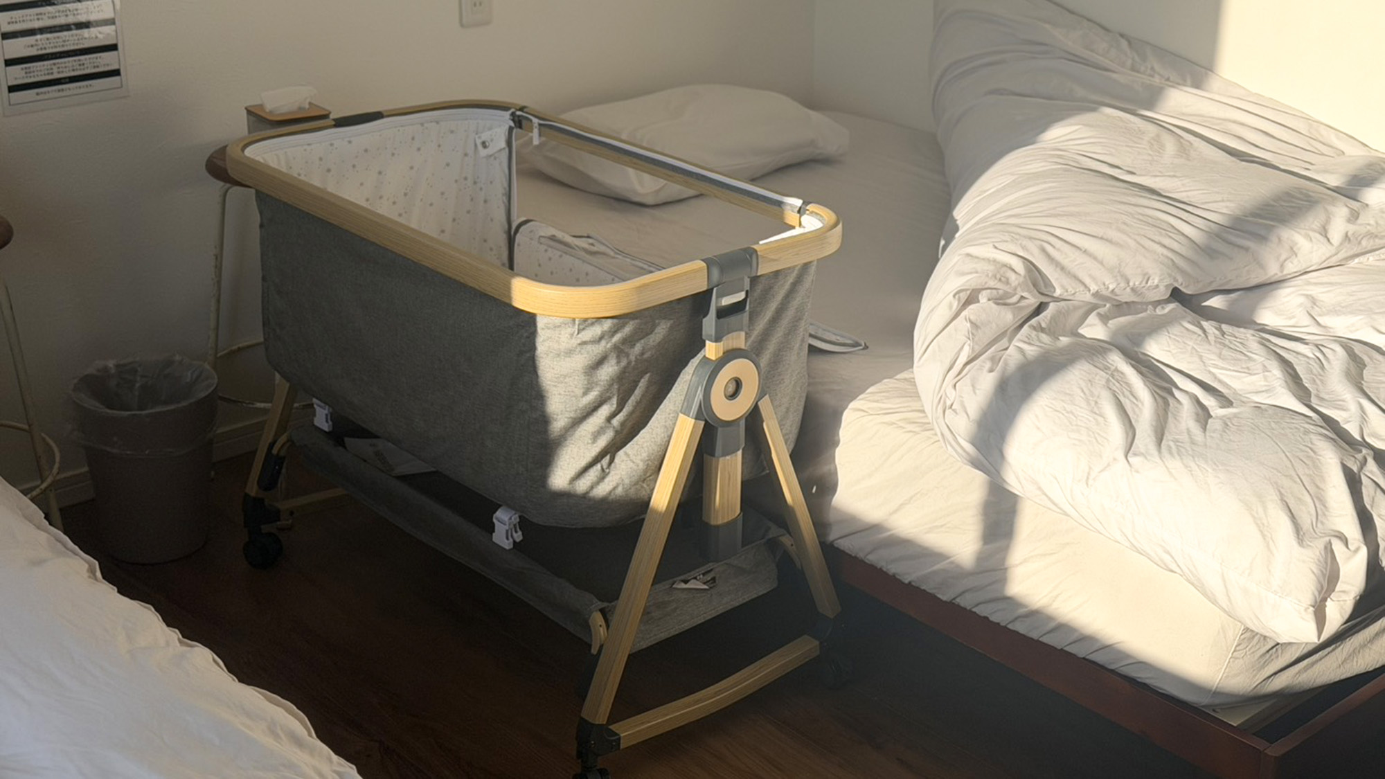 ・【ベビーベッド】赤ちゃんを隣で見守りながらお休みいただけます（貸し出し無料）