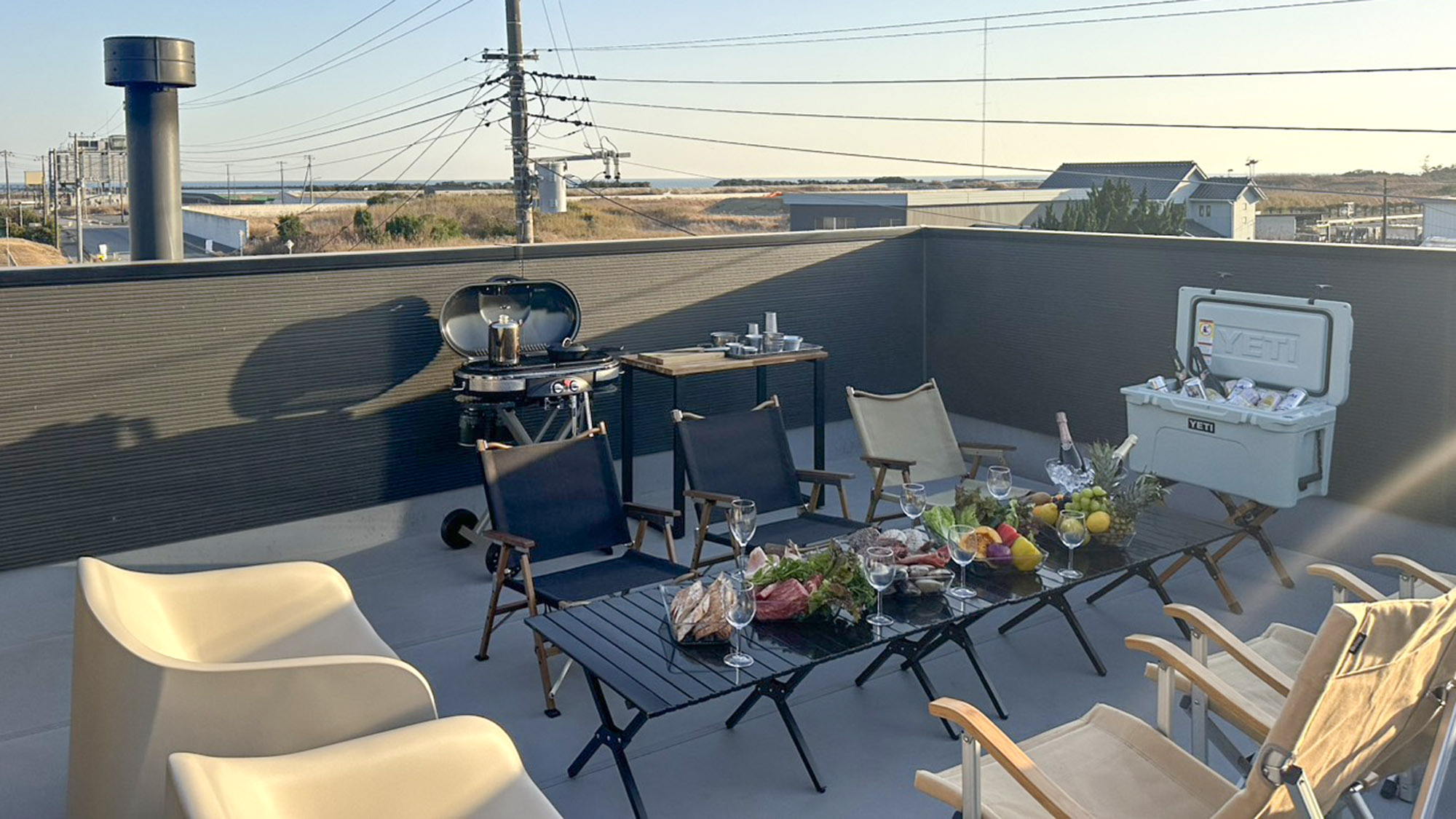 ・【BBQ】要事前予約。コンロ、コンロガス、食器類、テーブル、イスなどがあり手軽にBBQを楽しめます