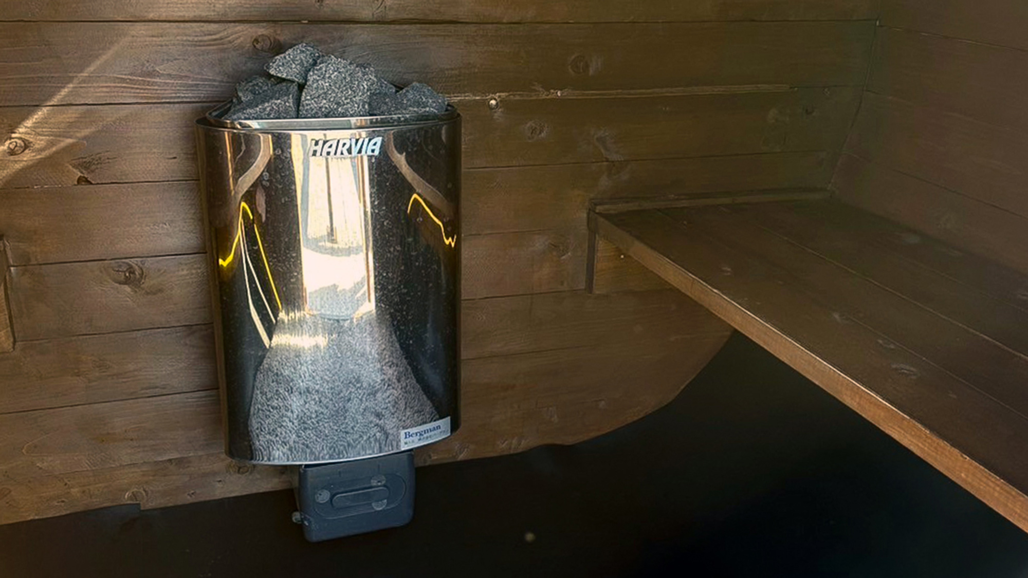 ・【サウナ】当施設のバレルサウナは、ロウリュの熱が効率的に循環することが特徴です