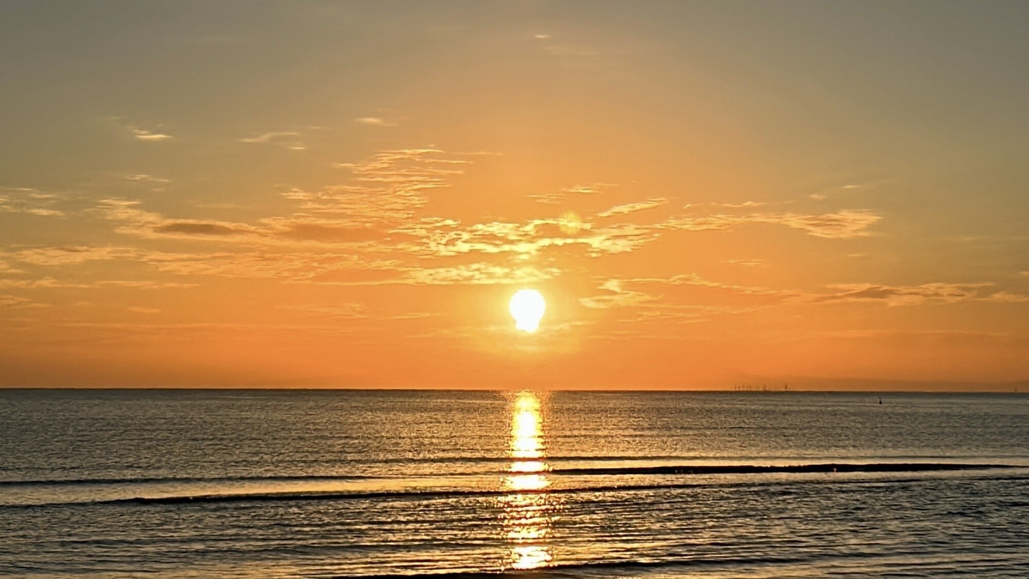 海からの日の出は絶景です。