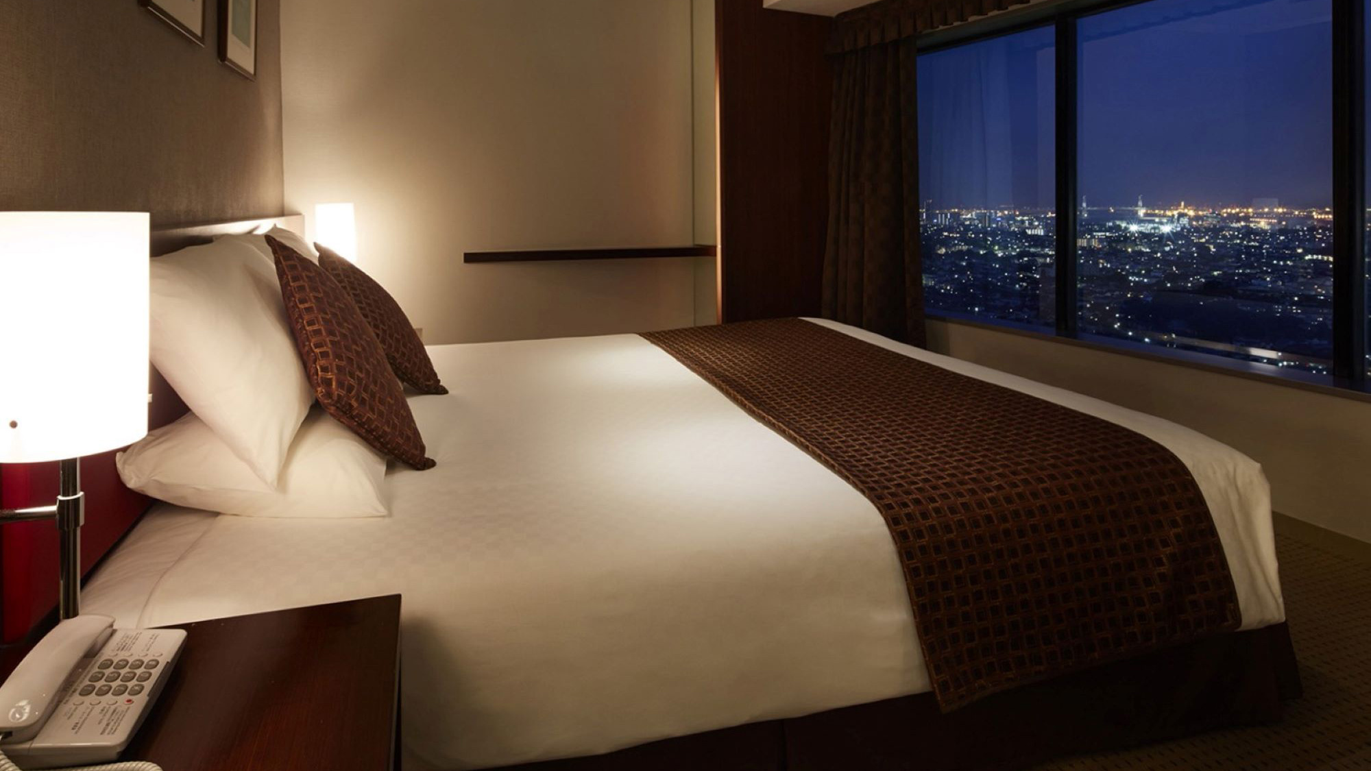 ■デラックスキング(33.8㎡)38階以上の高層階に位置するデラックスルーム。